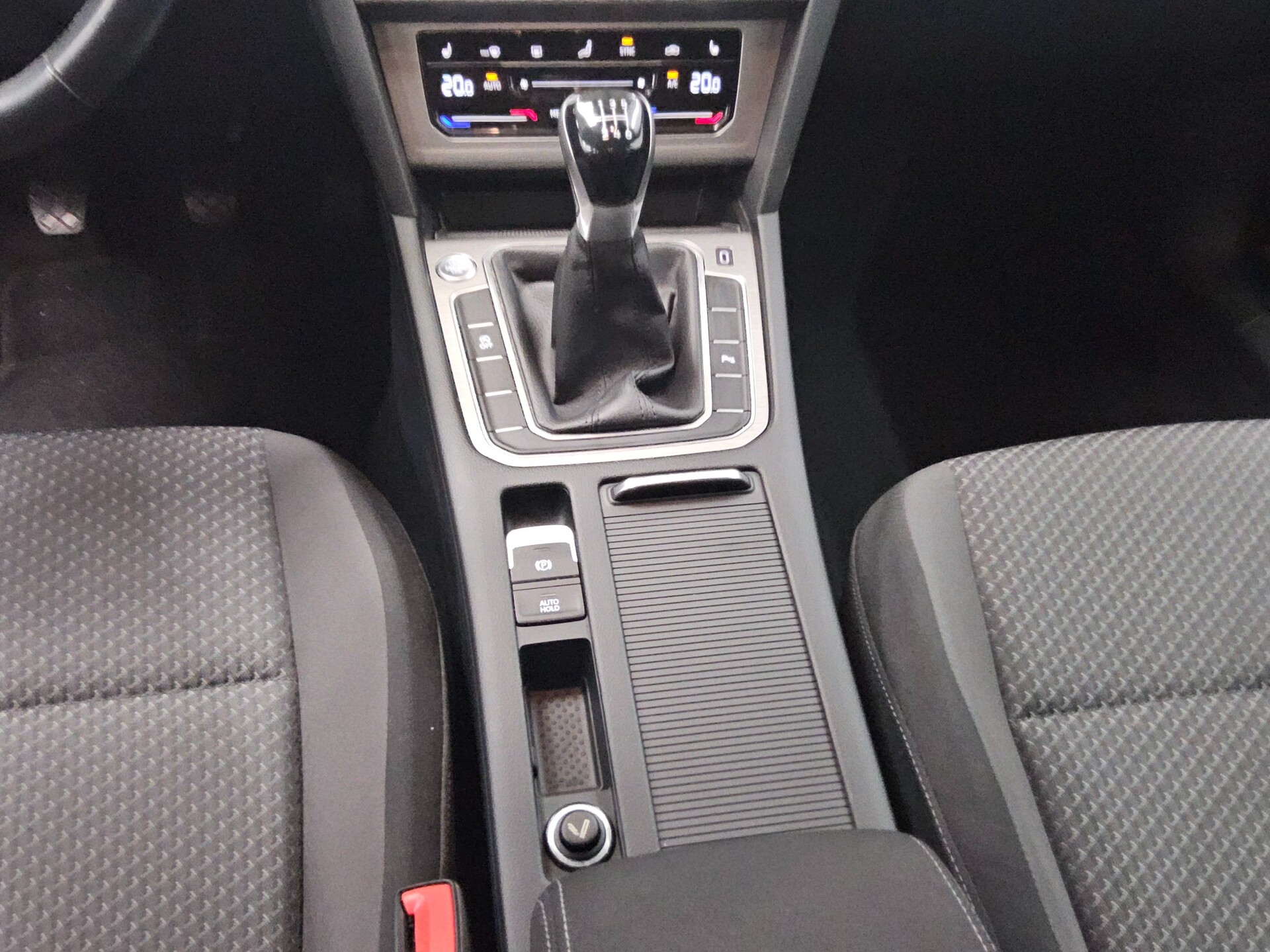 Volkswagen Passat Var. 2.0 TDI Navi LED ACC AHK PDC BT 6