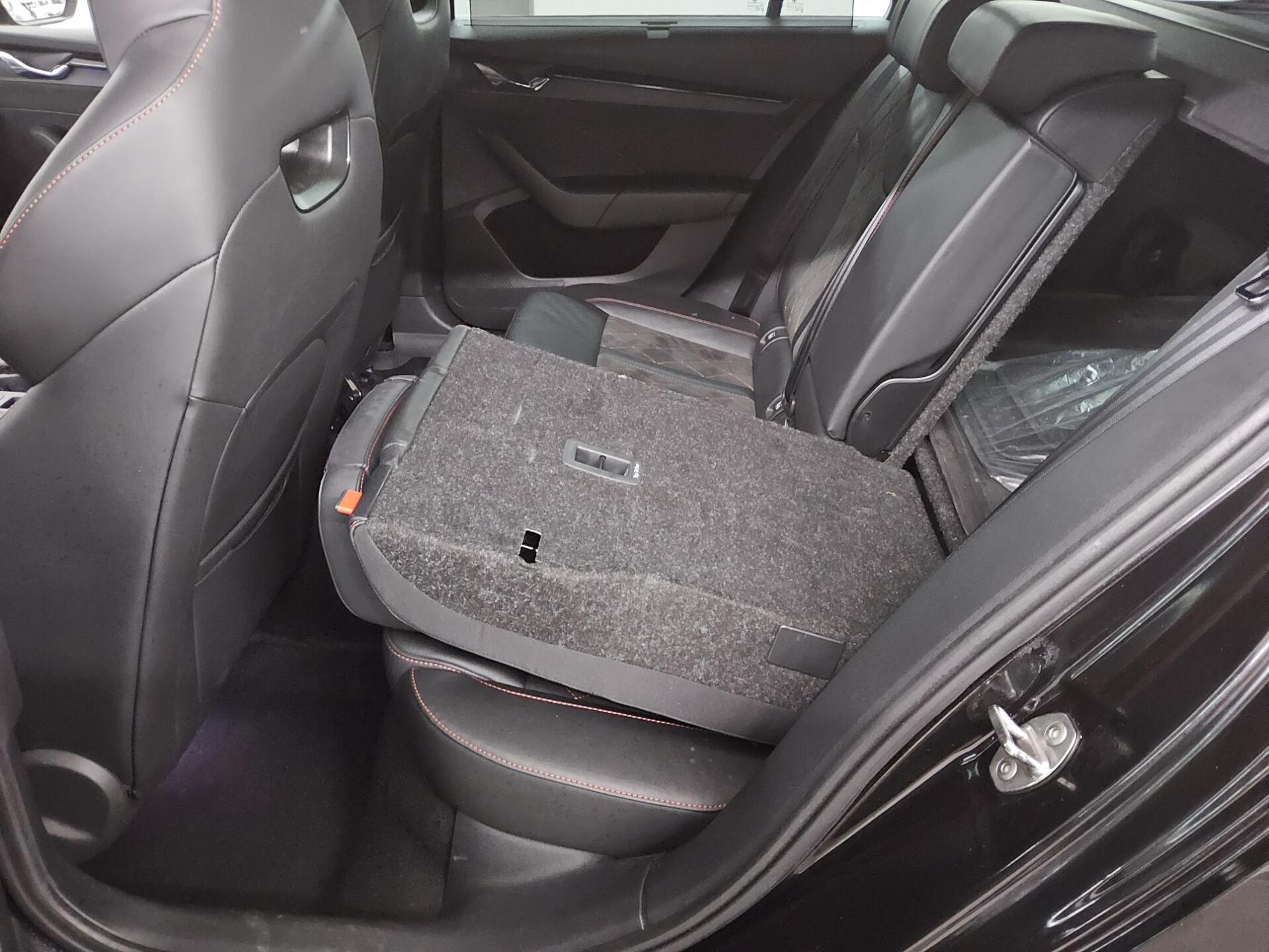 Skoda Octavia Kombi 2.0 TDI 4x4 RS Navi LED vc HuD RfK 13