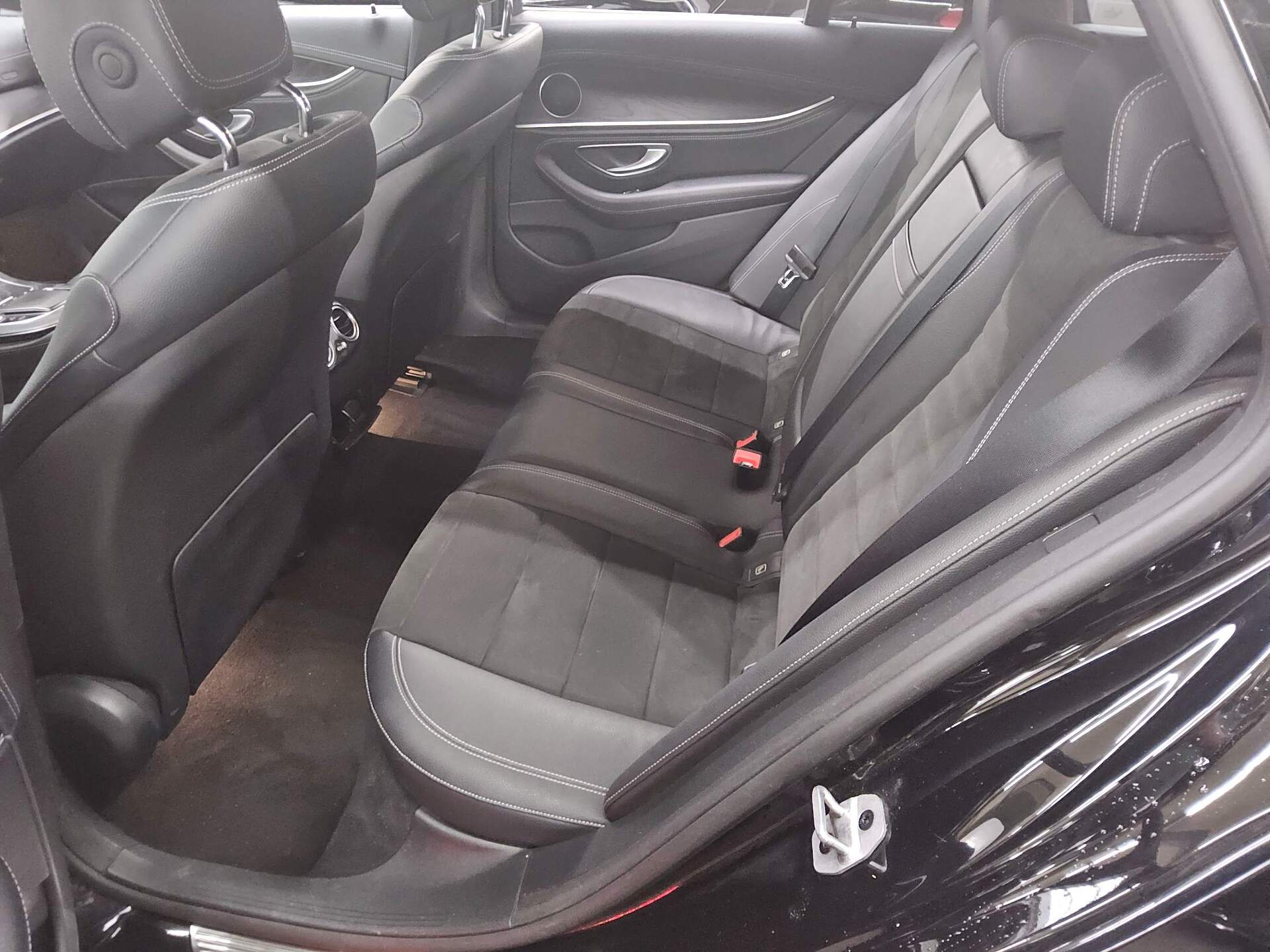 Mercedes-Benz E 300 T de AMG-Line Navi LED Widescreen AHK RfK 13