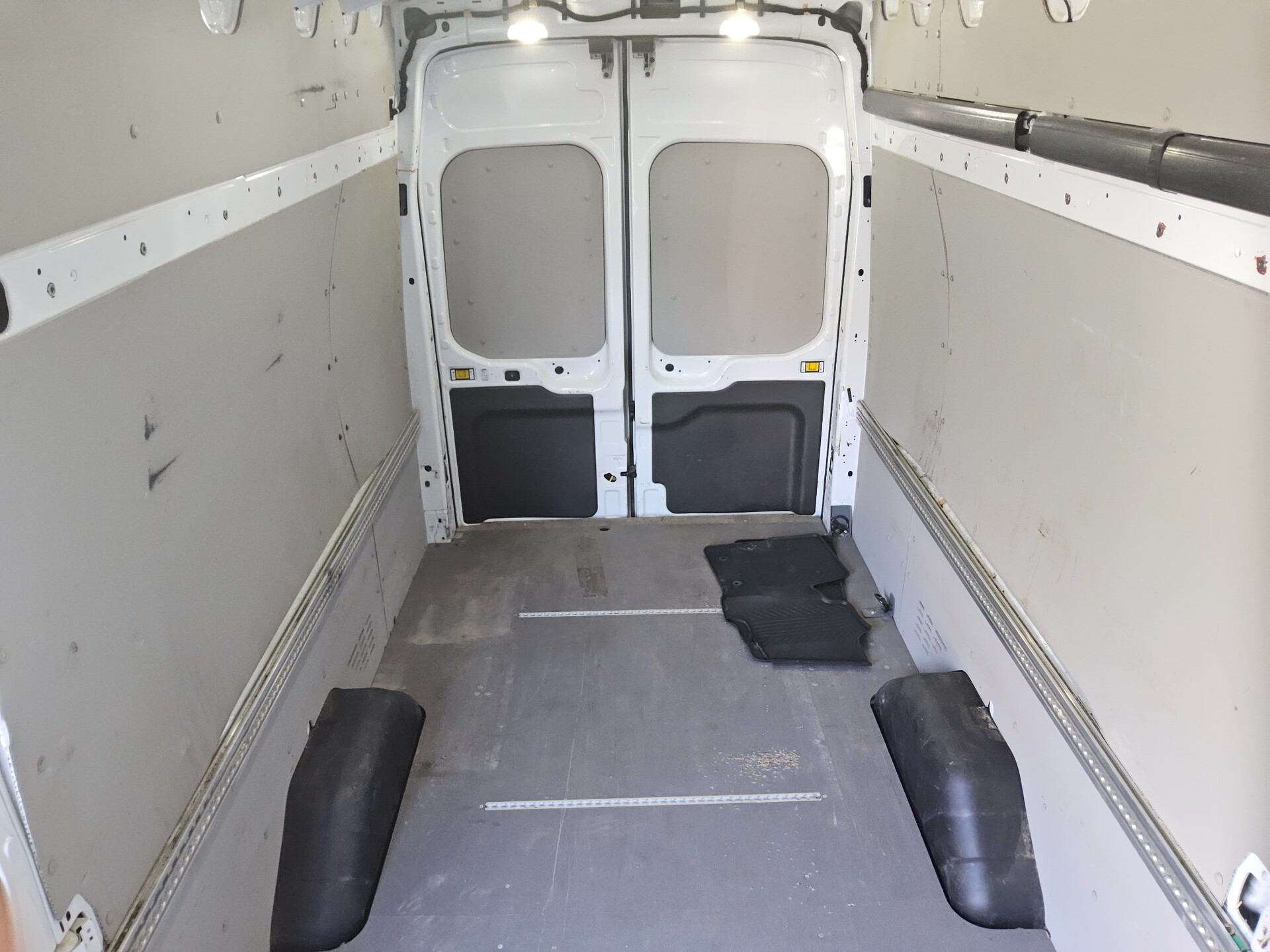 Ford Transit FT 350 2.0 TDCi Trend AHK PDC RfK Klima 11