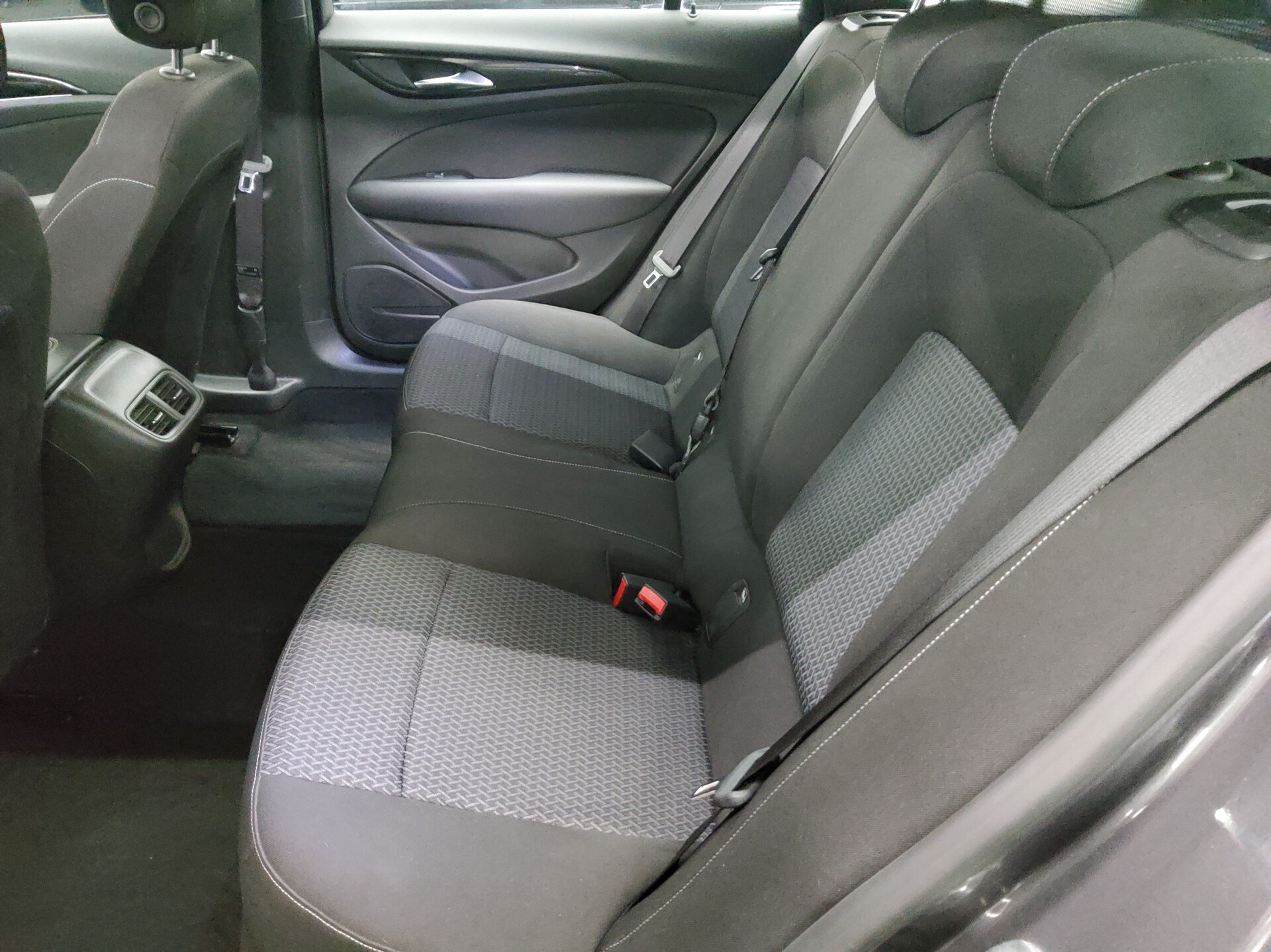 Opel Insignia ST 2.0 D Elegance Navi LED DAB AHK 13