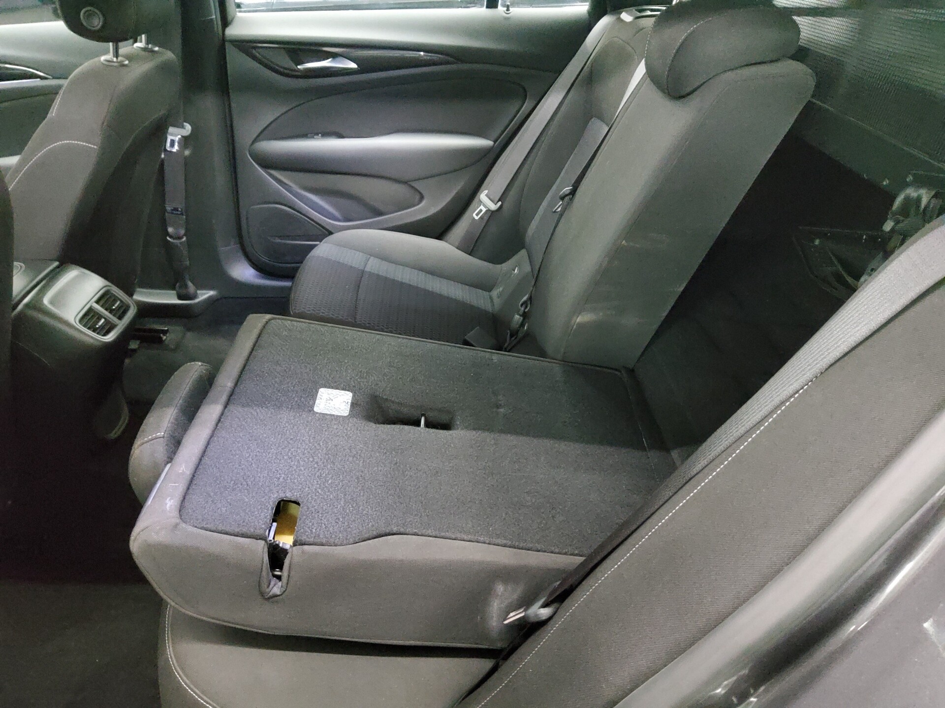 Opel Insignia ST 2.0 D Elegance Navi LED DAB AHK 12