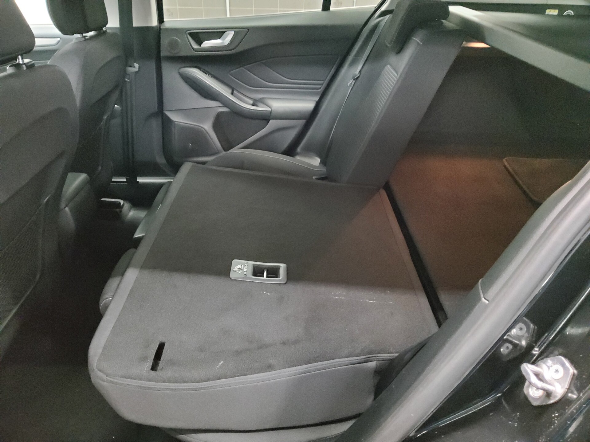 Ford Focus Turnier 2.0 EB Titanium Navi LED B&O AHK 12