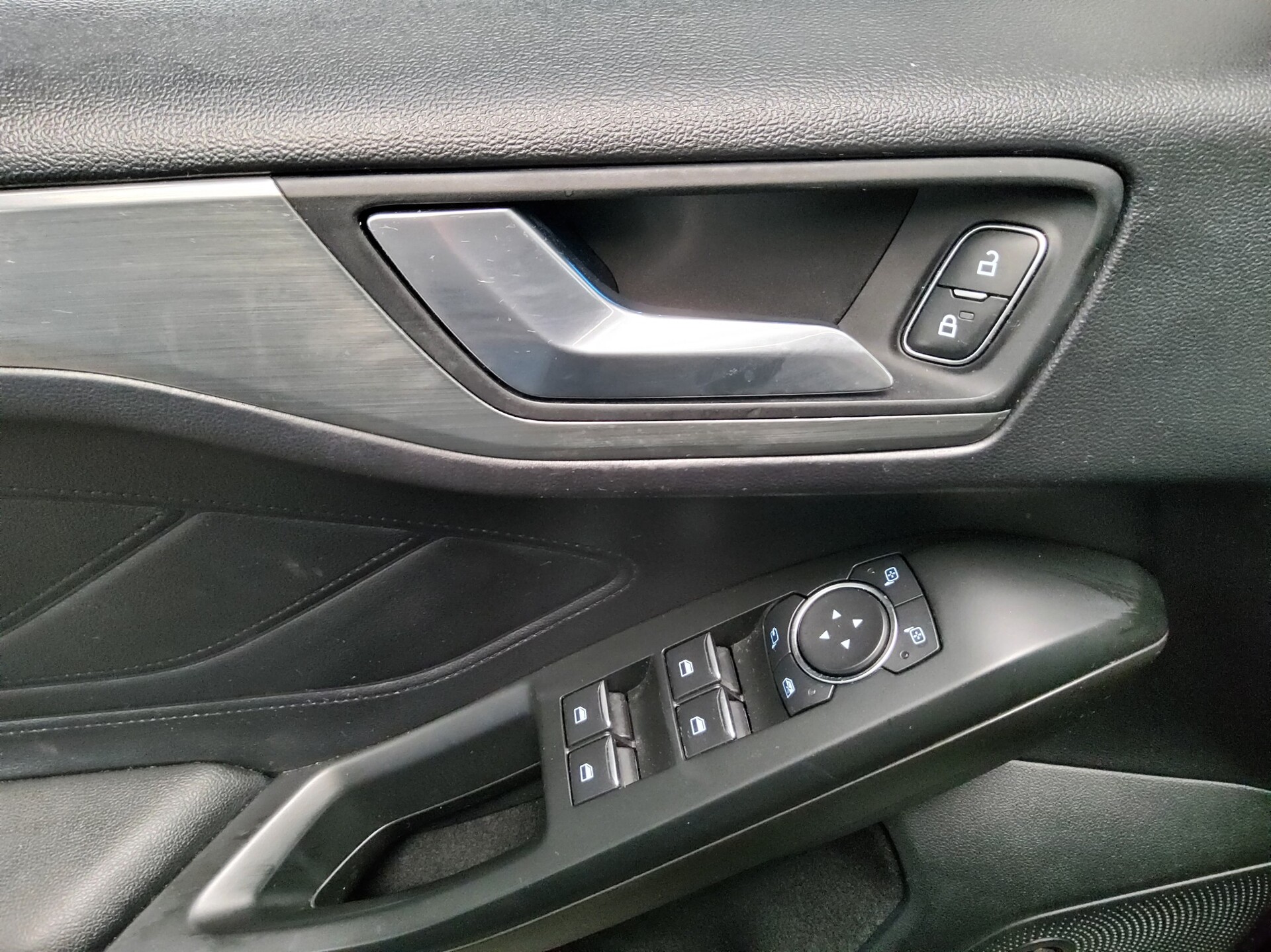 Ford Focus Turnier 2.0 EB Titanium Navi LED B&O AHK 9