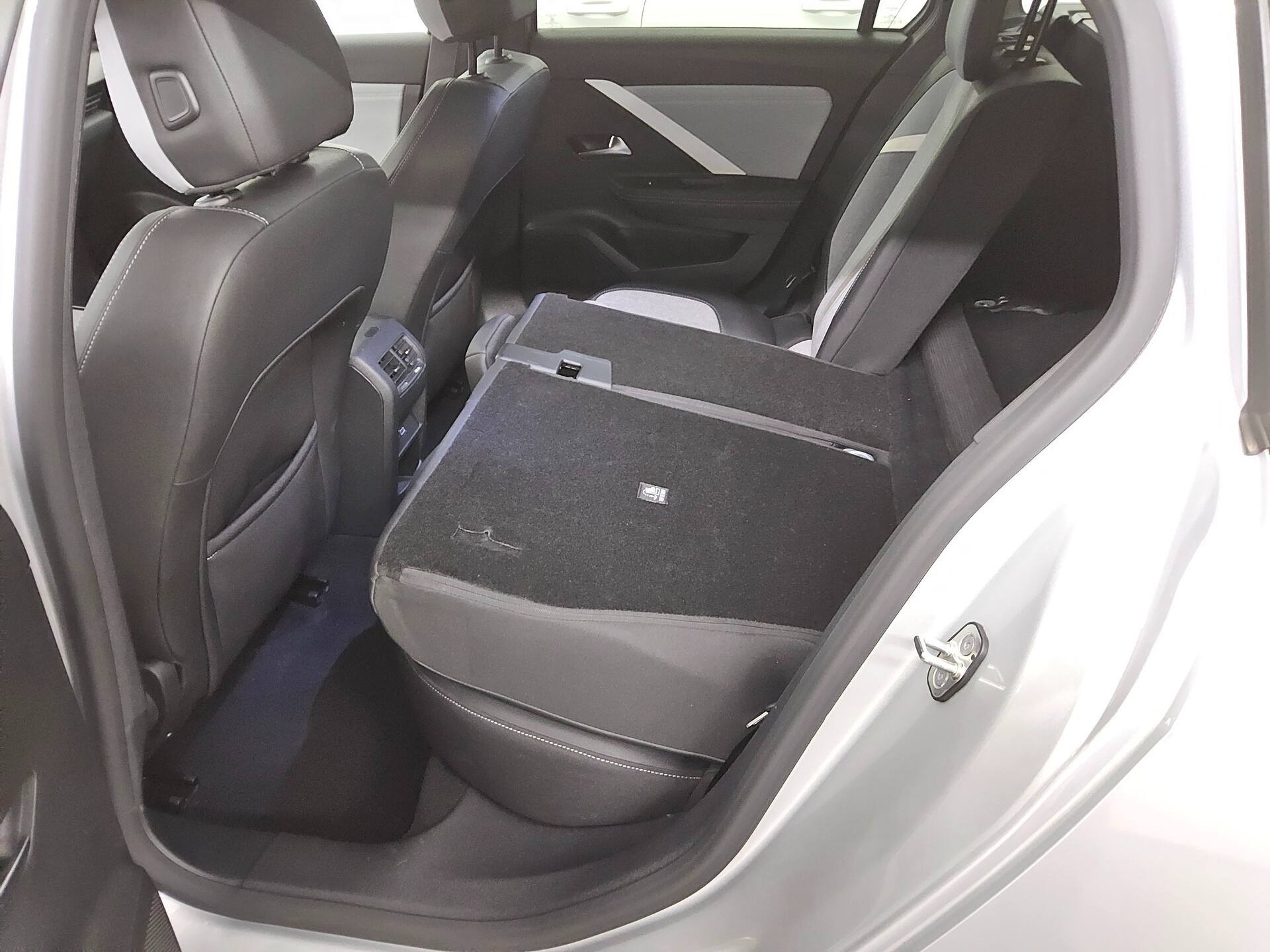 Opel Astra ST 1.5 D Elegance T-Leder Navi LED RFK 13