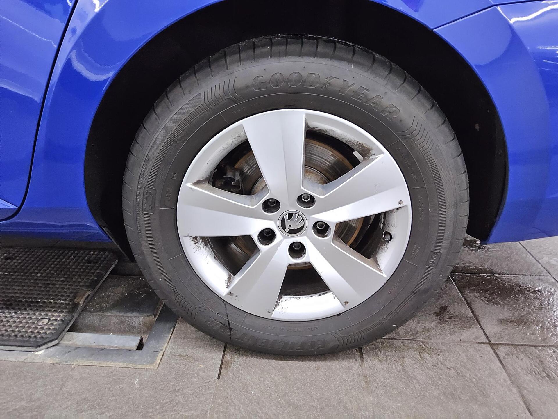 Skoda Superb Kombi 2.0 TDI Ambition Navi LED vc RFK 11