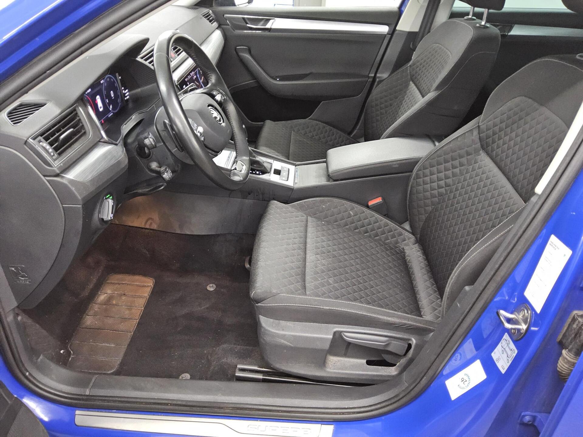 Skoda Superb Kombi 2.0 TDI Ambition Navi LED vc RFK 9