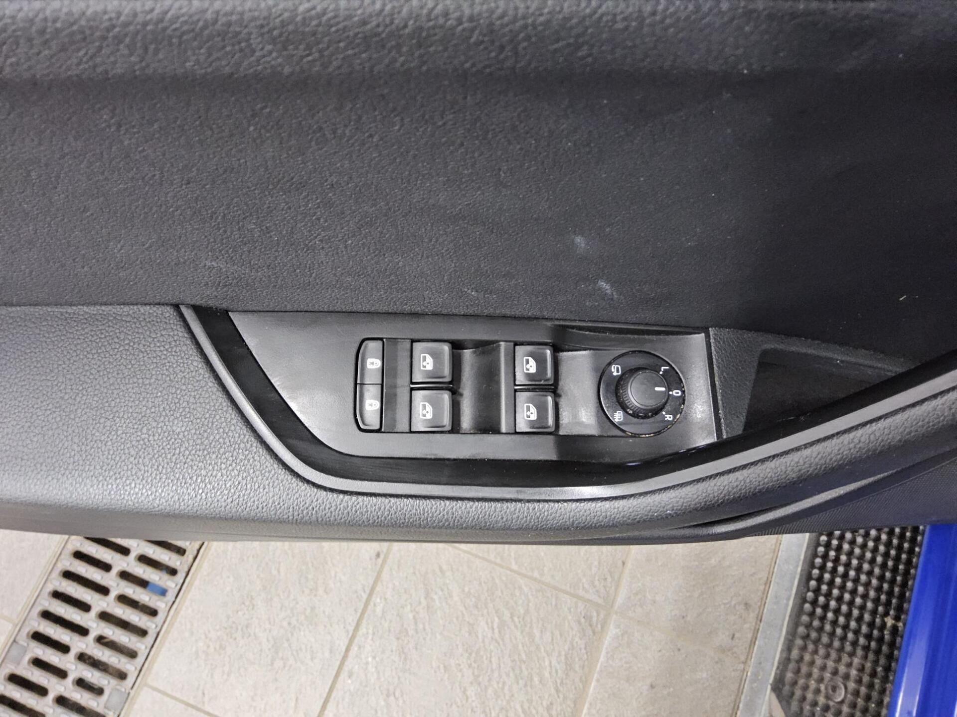 Skoda Superb Kombi 2.0 TDI Ambition Navi LED vc RFK 10