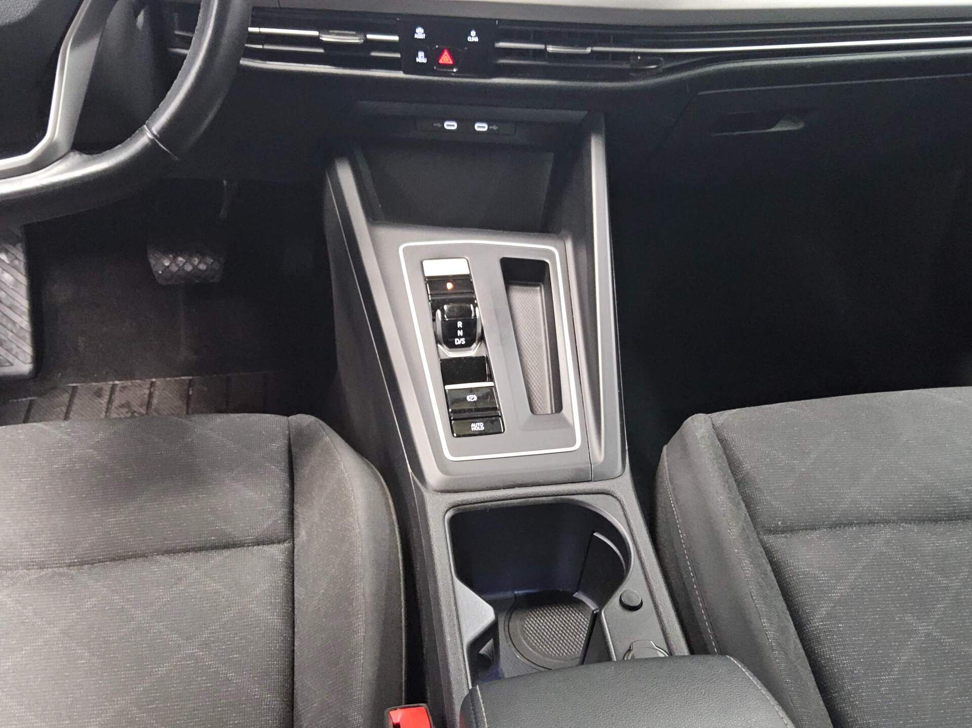 Volkswagen Golf-8 Var. 2.0 TDI Life Navi LED AID Shz PDC 6