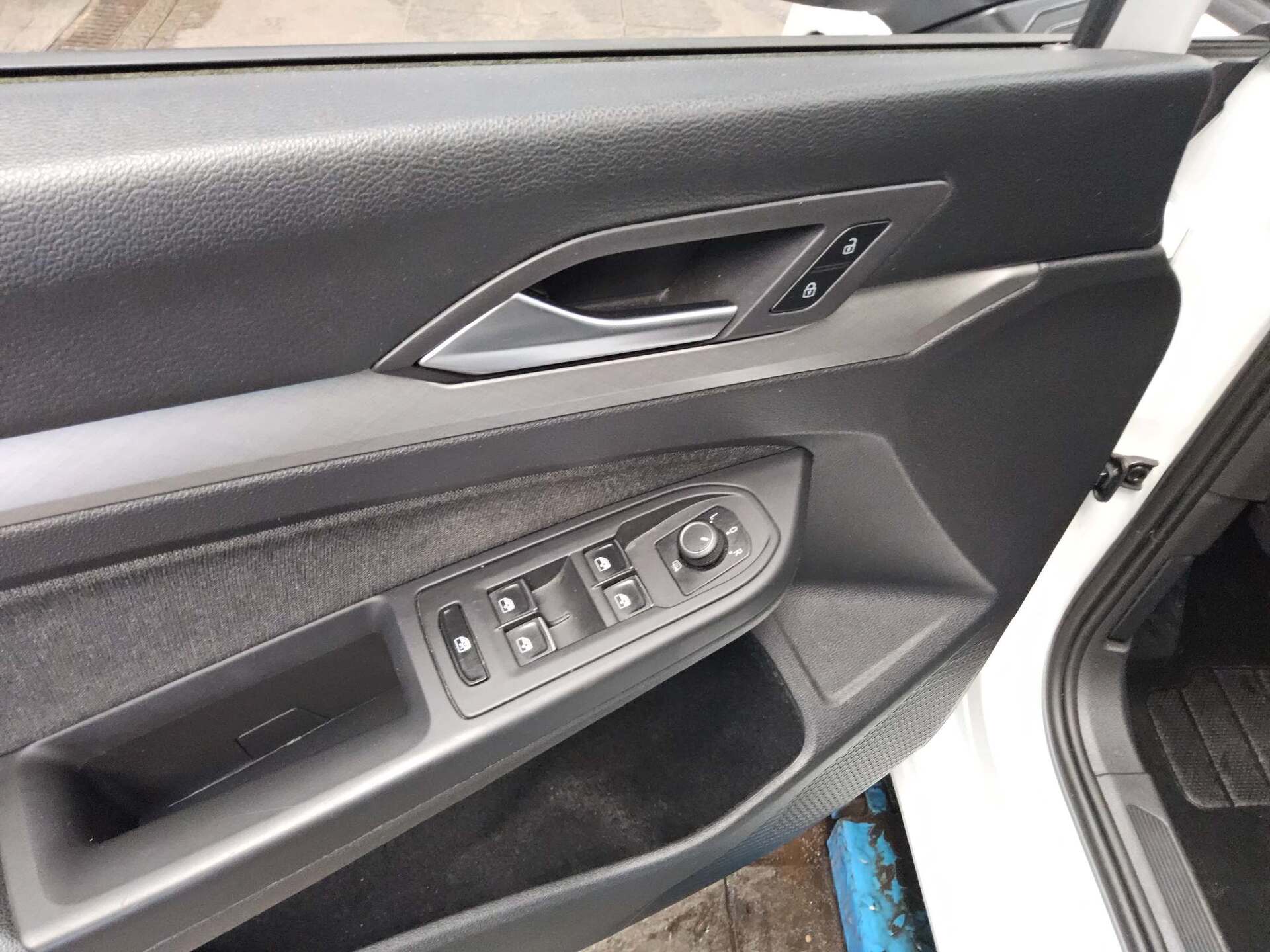 Volkswagen Golf-8 Var. 2.0 TDI Life Navi LED AID Shz PDC 10