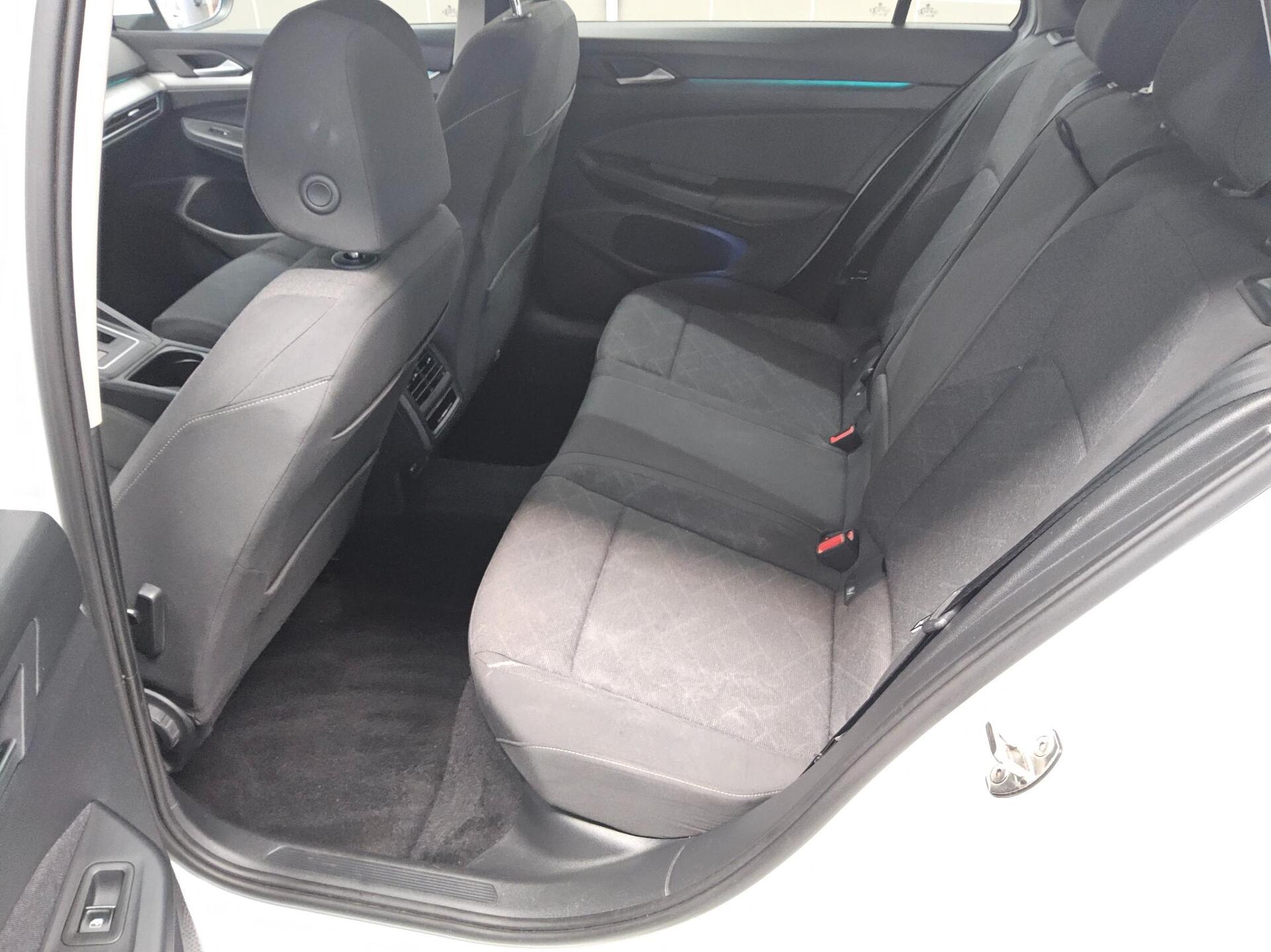 Volkswagen Golf-8 Var. 2.0 TDI Life Navi LED AID Shz PDC 13