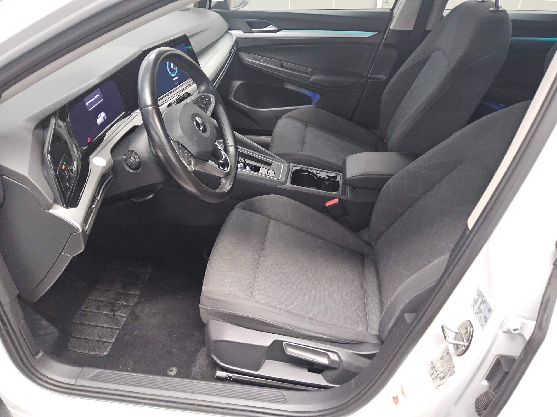 Volkswagen Golf-8 Var. 2.0 TDI Life Navi LED AID Shz PDC 9