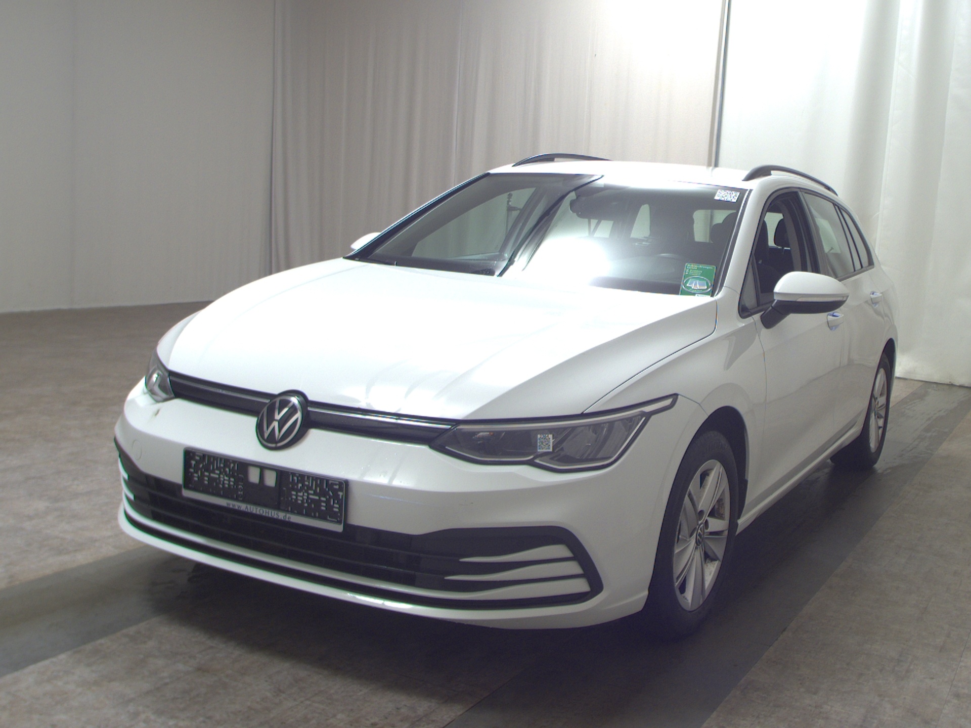 Volkswagen Golf-8 Var. 2.0 TDI Life Navi LED AID Shz PDC 2