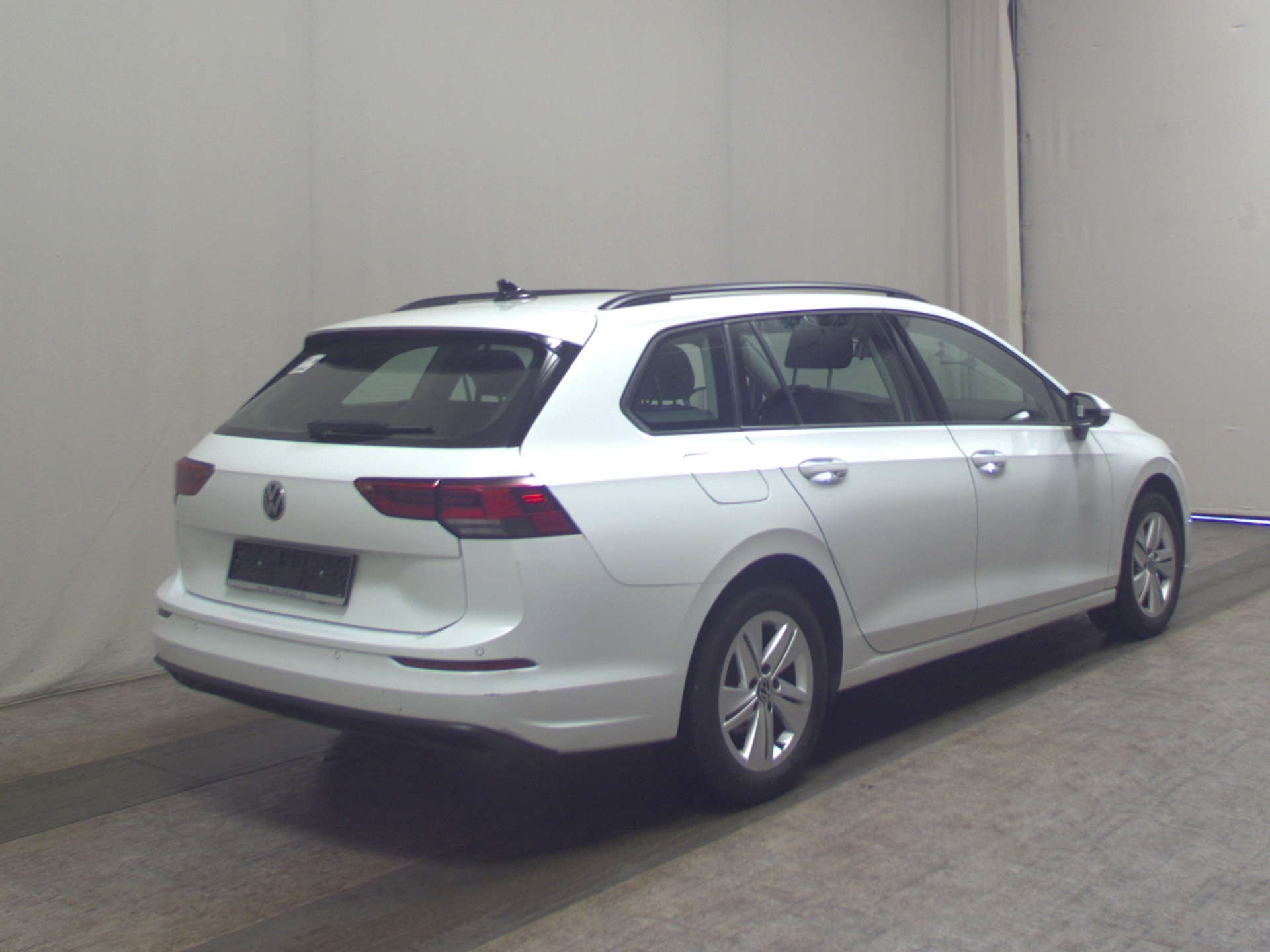 Volkswagen Golf-8 Var. 2.0 TDI Life Navi LED AID Shz PDC 4