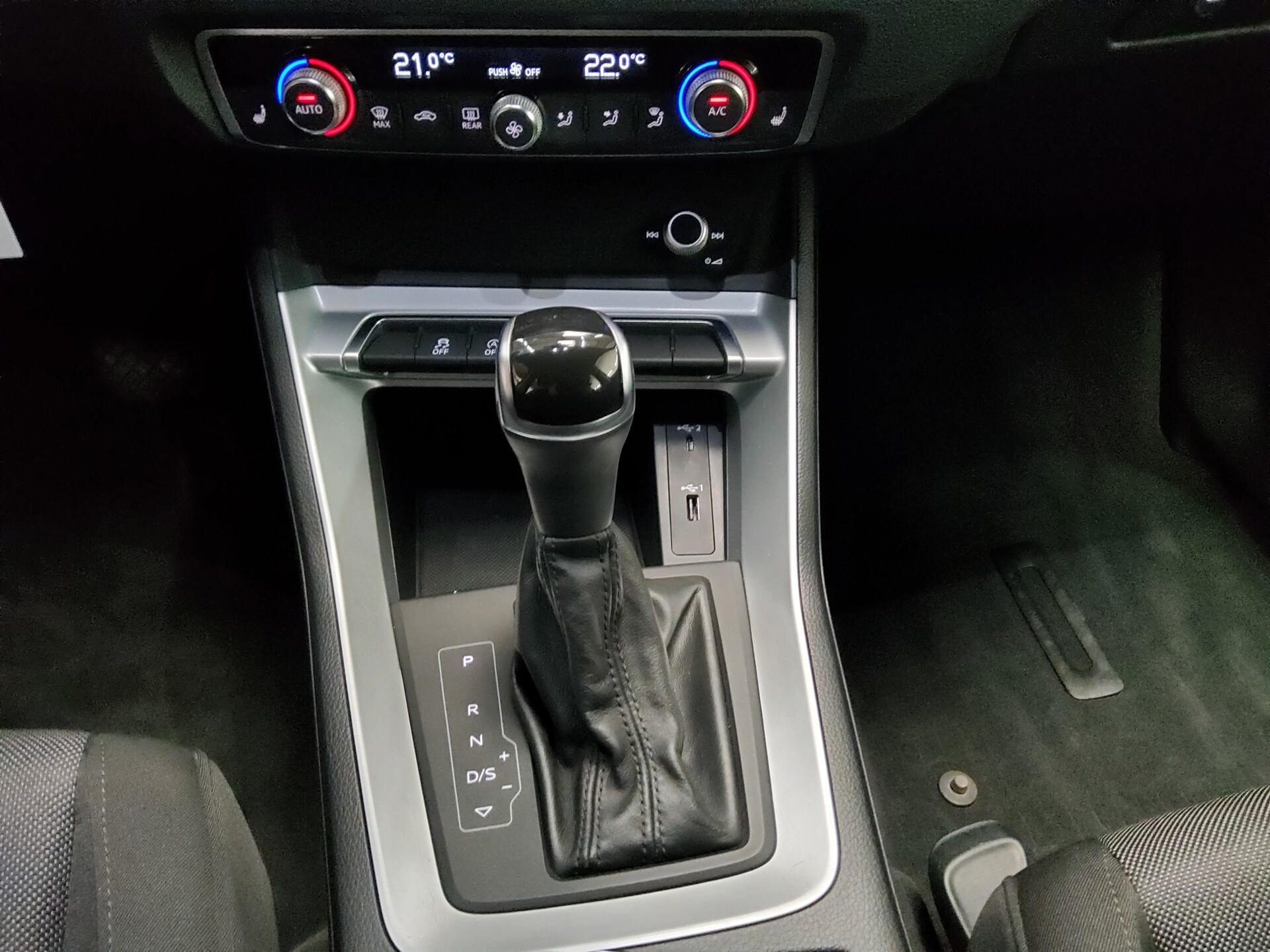 Audi Q3 35 TFSI Navi vc LED ACC PDC SHZ 6