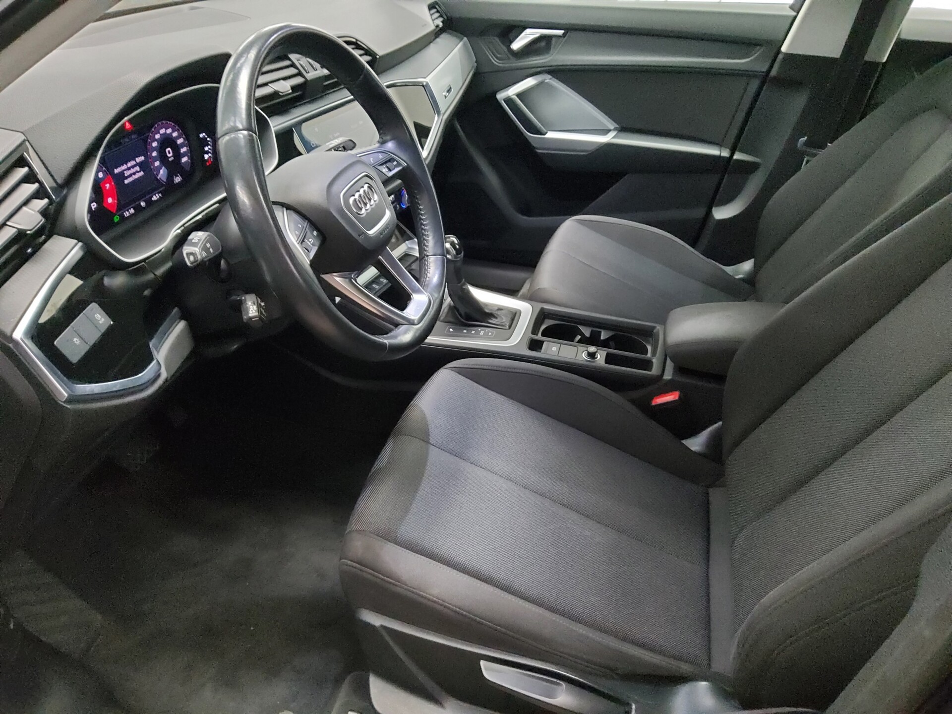 Audi Q3 35 TFSI Navi vc LED ACC PDC SHZ 9