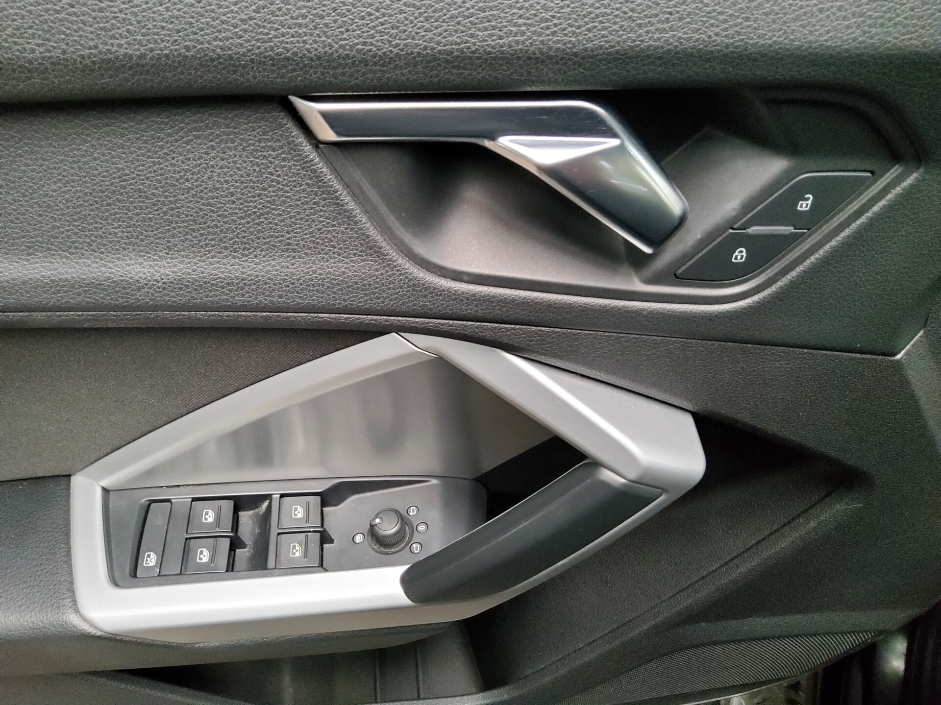 Audi Q3 35 TFSI Navi vc LED ACC PDC SHZ 11