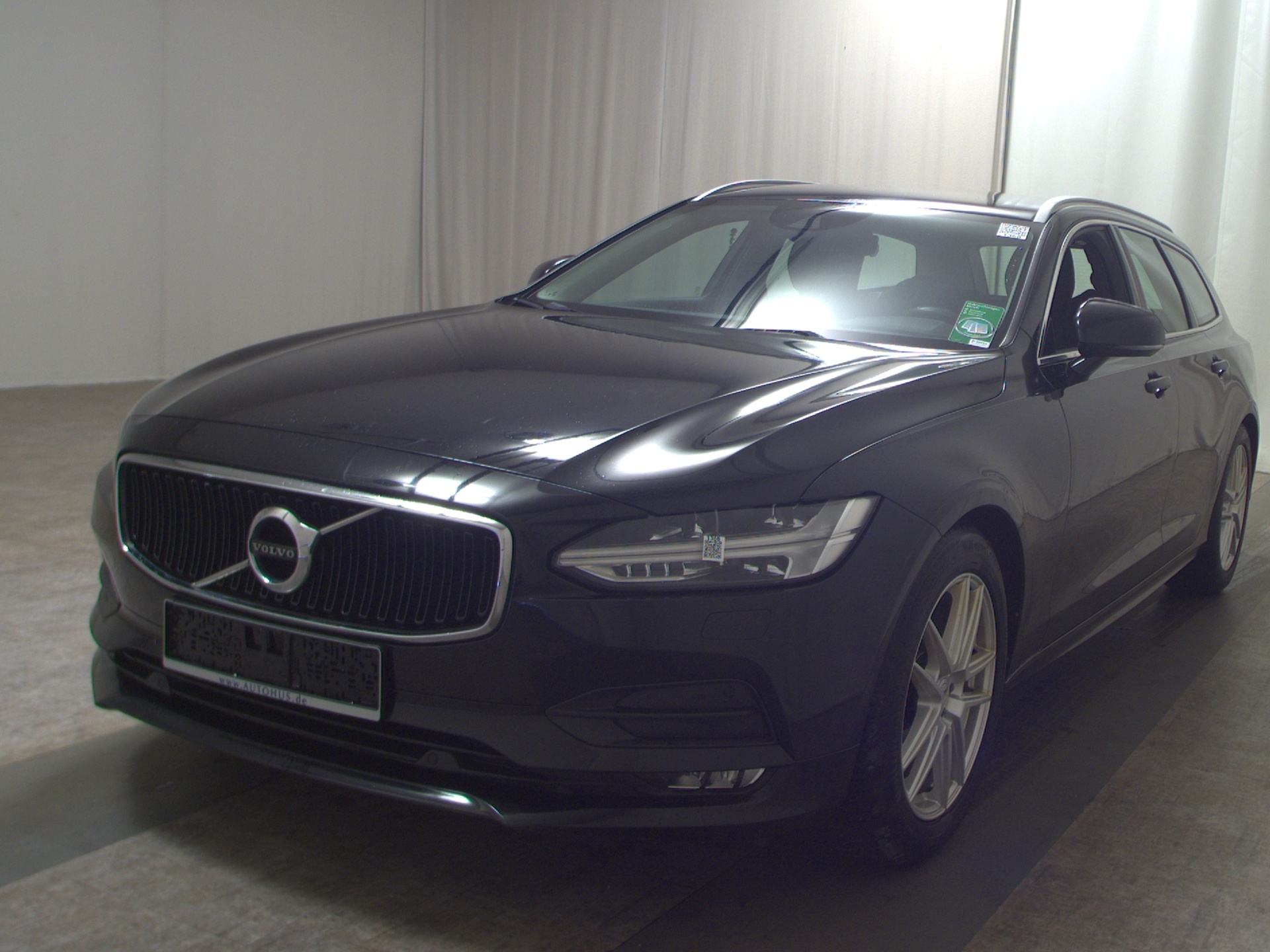 Volvo V90 D4 Momentum T-Leder AHK Navi LED 2