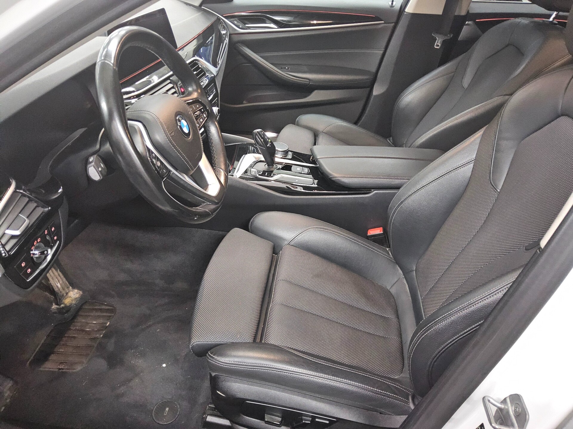 BMW 520dA Touring Sport-Line T-Leder Navi LED LC Pro 9