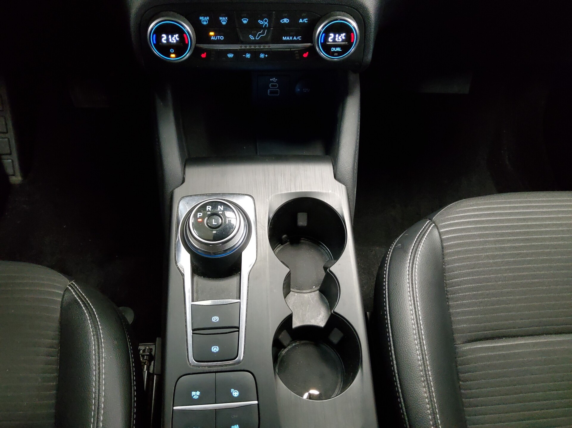 Ford Kuga 2.5 Duratec T-Leder Navi LED AHK PDC Shz 6