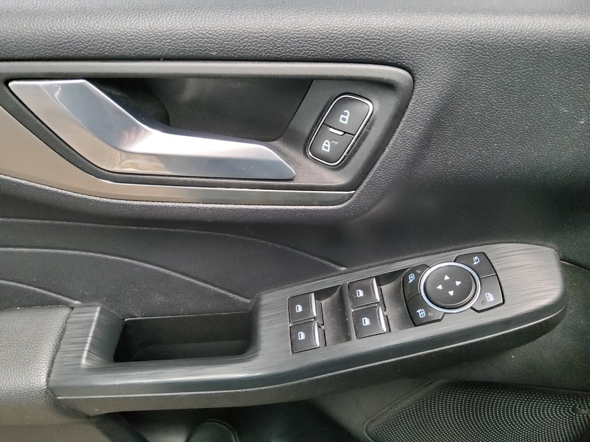 Ford Kuga 2.5 Duratec T-Leder Navi LED AHK PDC Shz 10