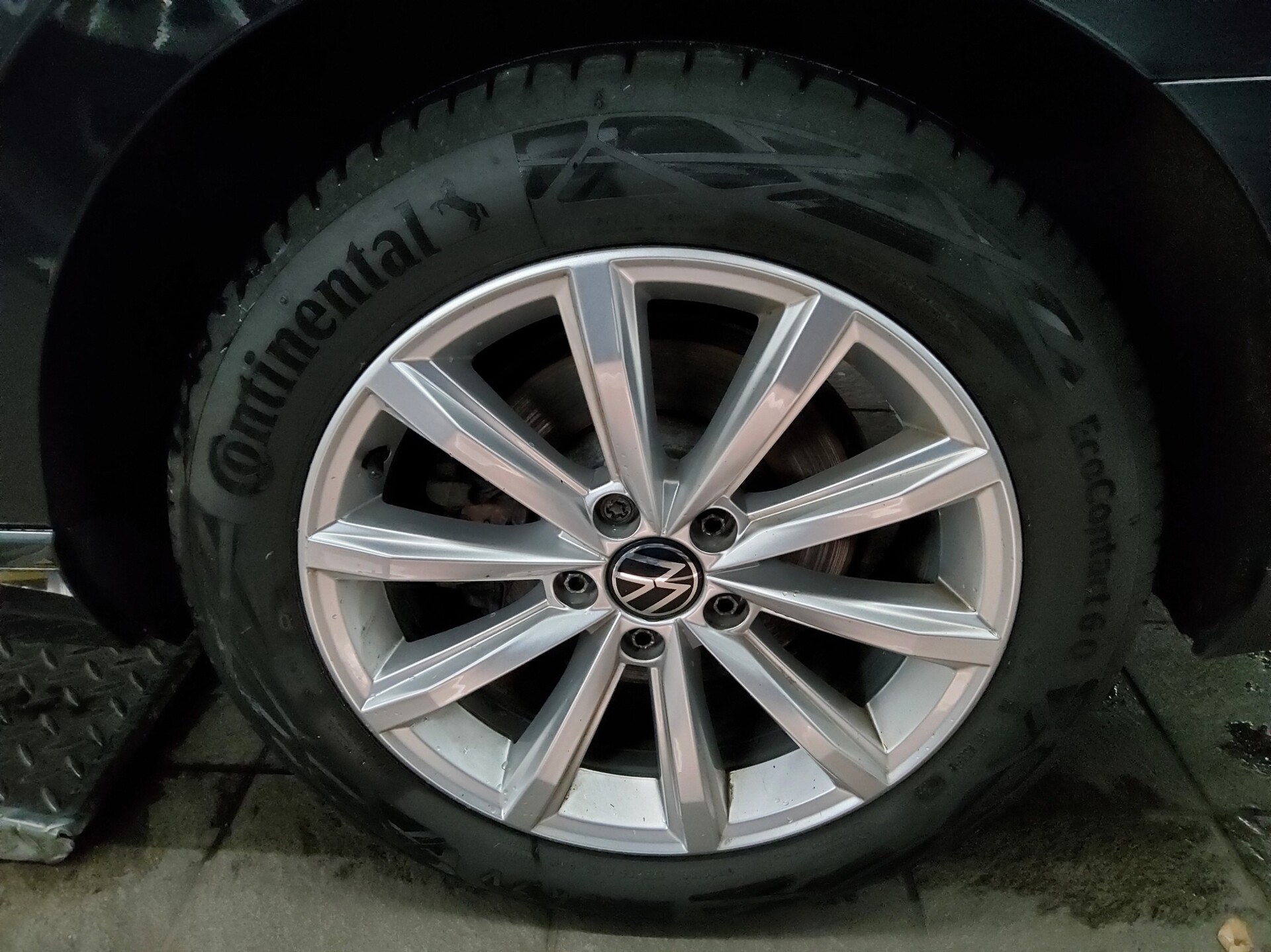 Volkswagen Passat Var. 2.0 TDI Business Navi LED RfK AHK 10