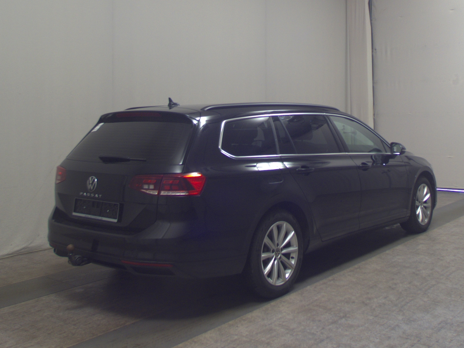 Volkswagen Passat Var. 2.0 TDI Business Navi LED RfK AHK 4