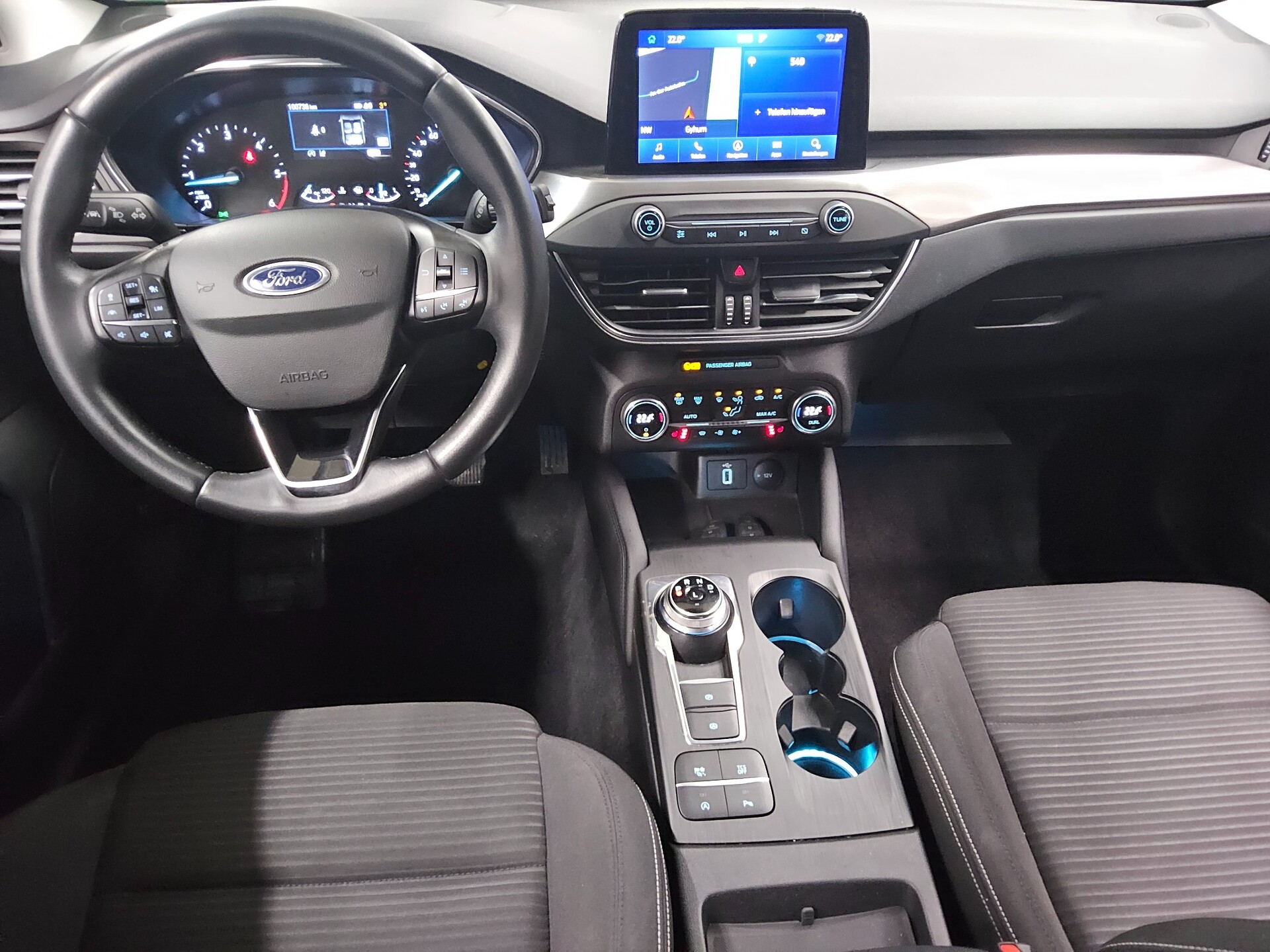 Ford Focus 1.5 EB Titanium Navi LED ACC AHK Shz PDC 5