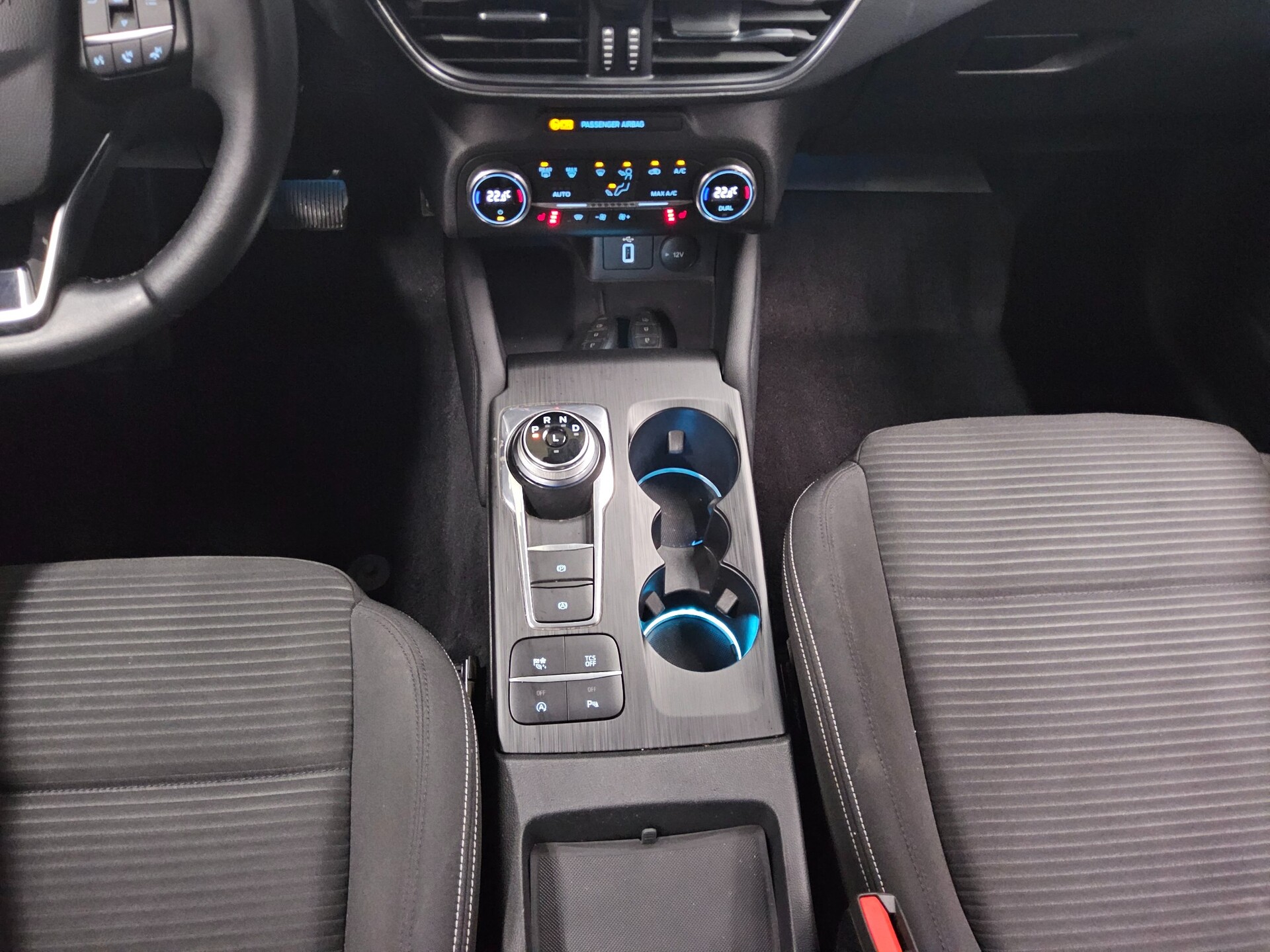 Ford Focus 1.5 EB Titanium Navi LED ACC AHK Shz PDC 6