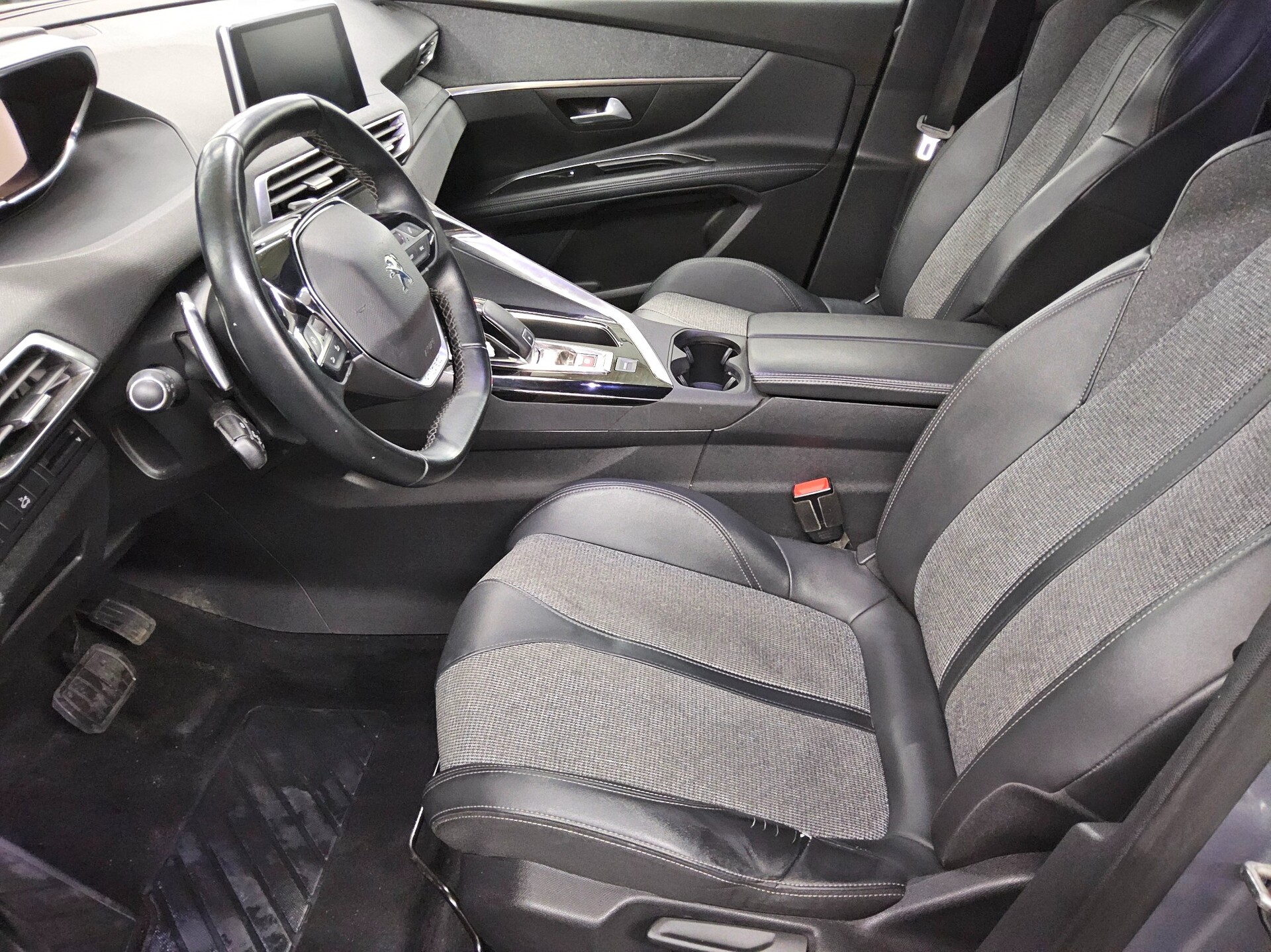 Peugeot 5008 1.5 BlueHDi 130 Allure 7-Sitzer T-Leder RfK 9