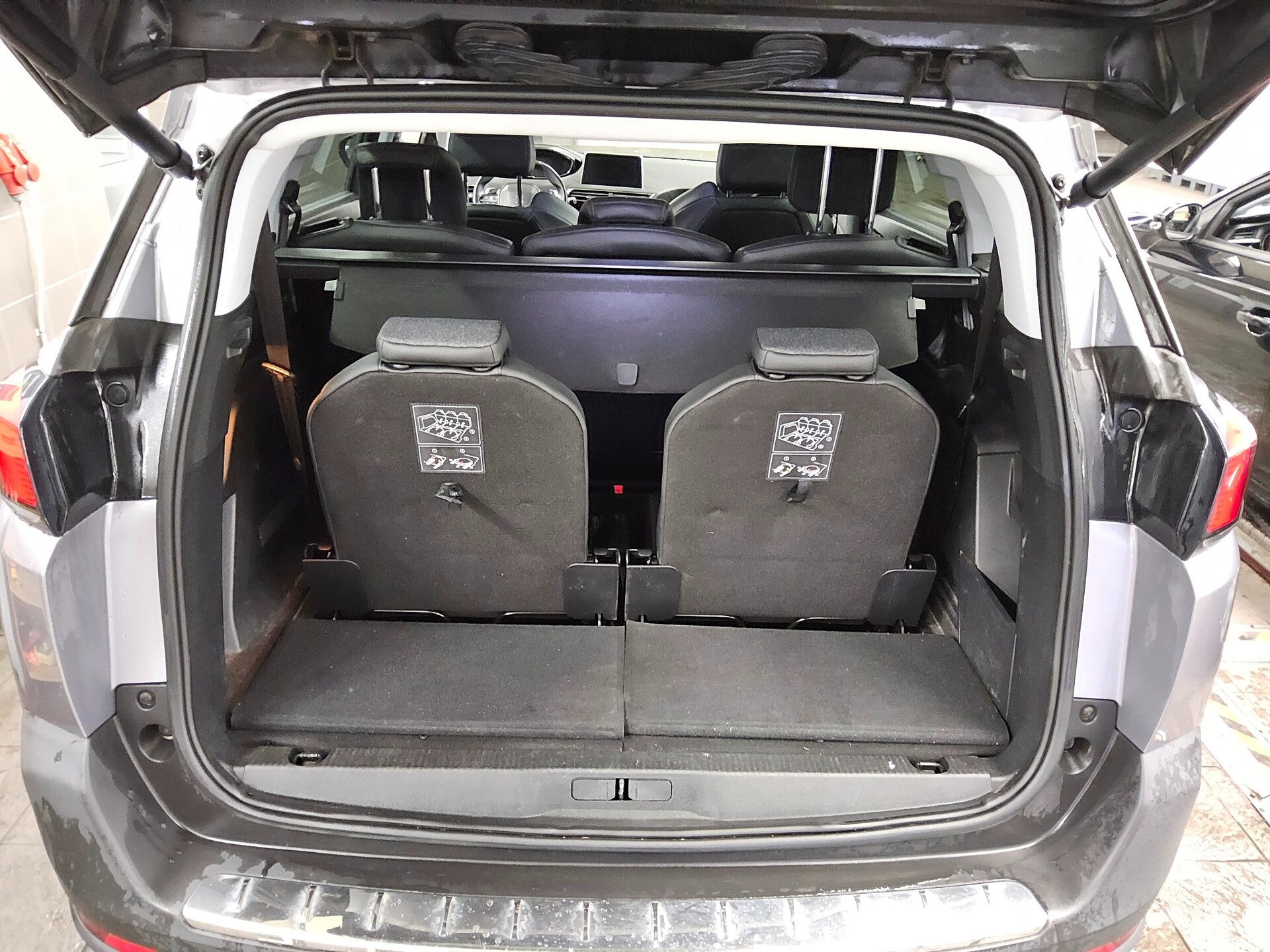 Peugeot 5008 1.5 BlueHDi 130 Allure 7-Sitzer T-Leder RfK 12