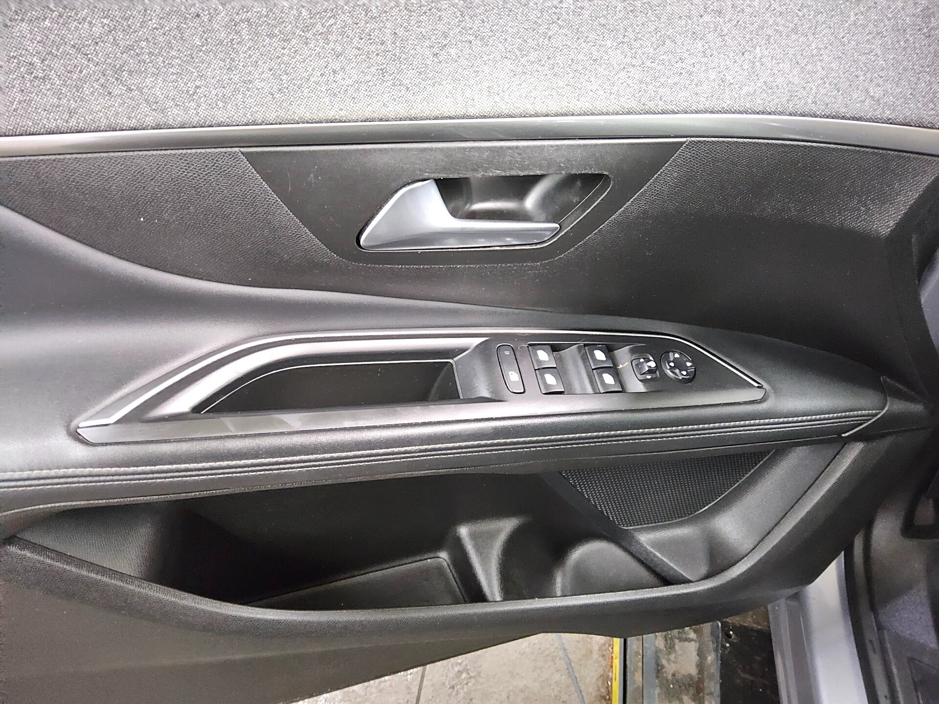 Peugeot 5008 1.5 BlueHDi 130 Allure 7-Sitzer T-Leder RfK 10