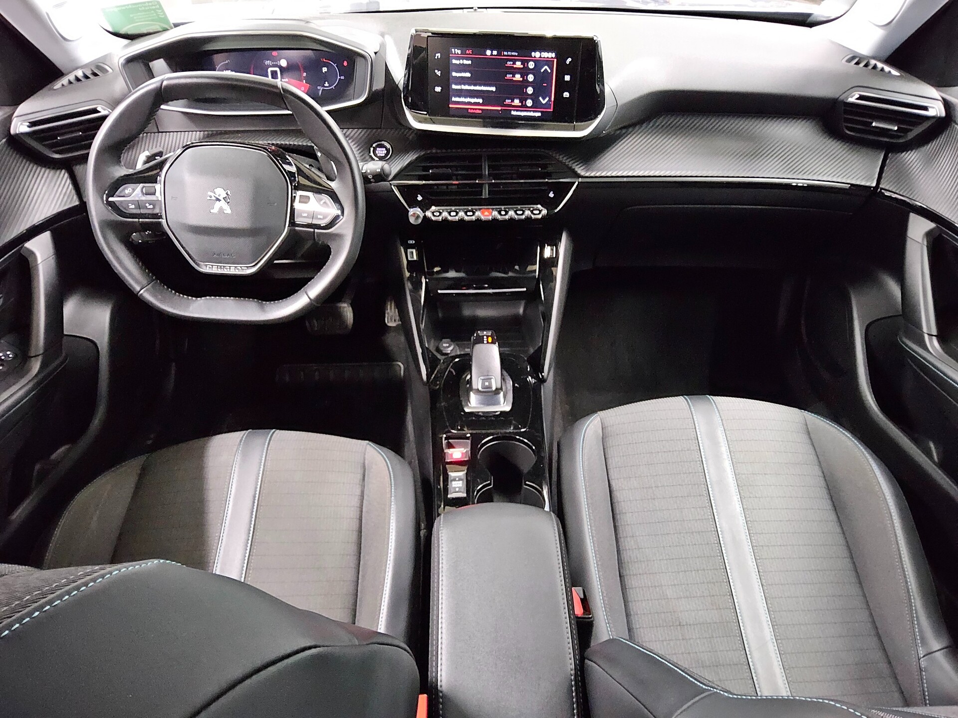 Peugeot 2008 1.5 BlueHDi 130 Allure RfK AHK PDC 5