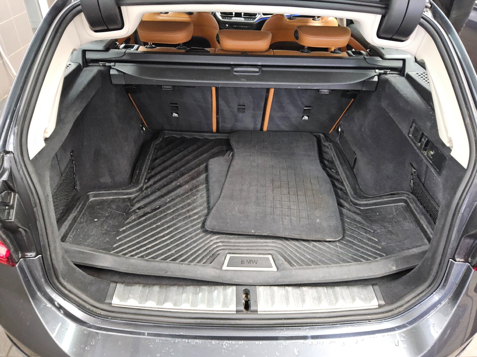 BMW 320dA Touring Sport-Line Leder Navi LED LC AHK 12