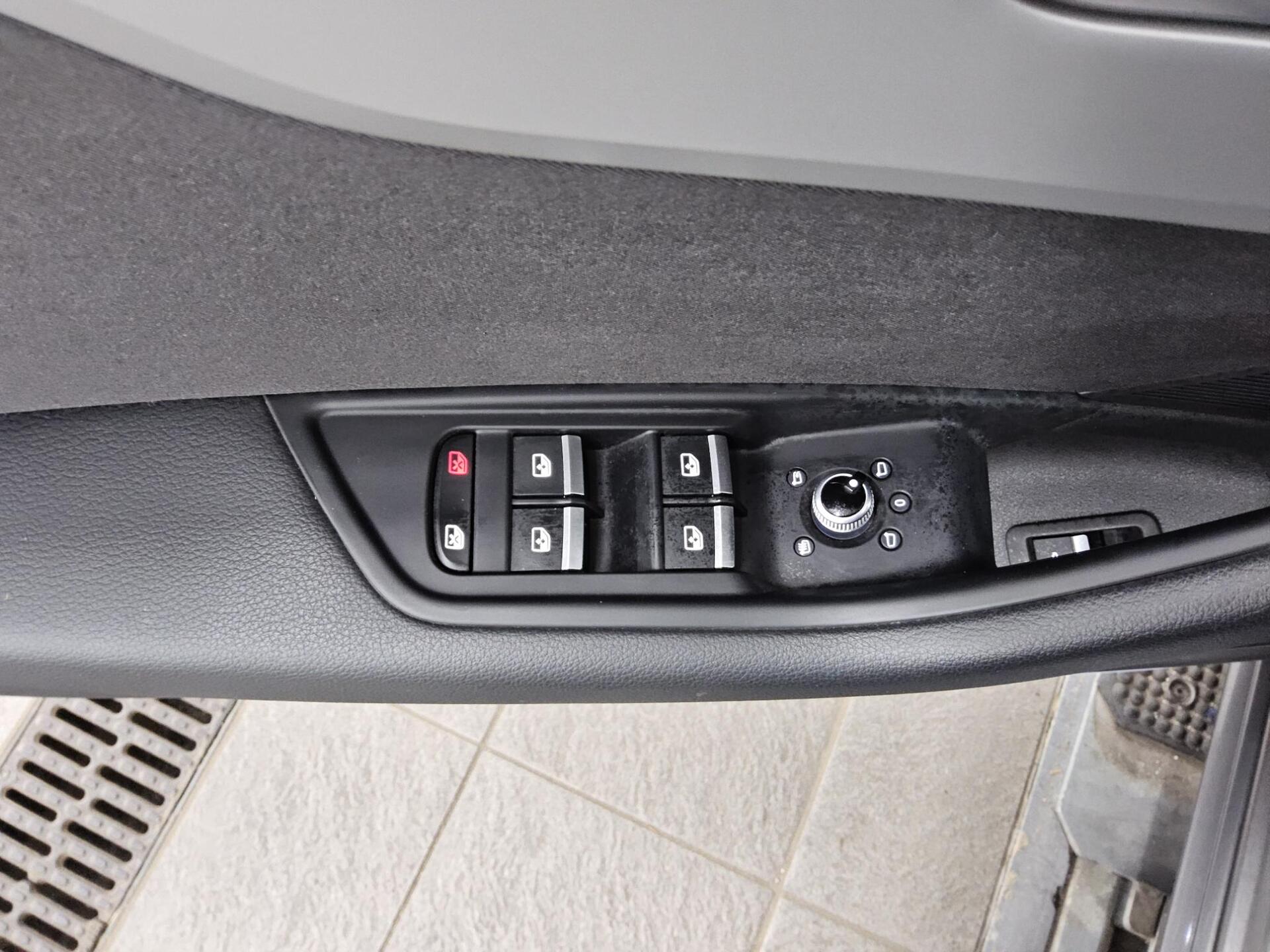 Audi A4 Avant 40 TDI advanced Navi LED B&O StHzg AHK 9