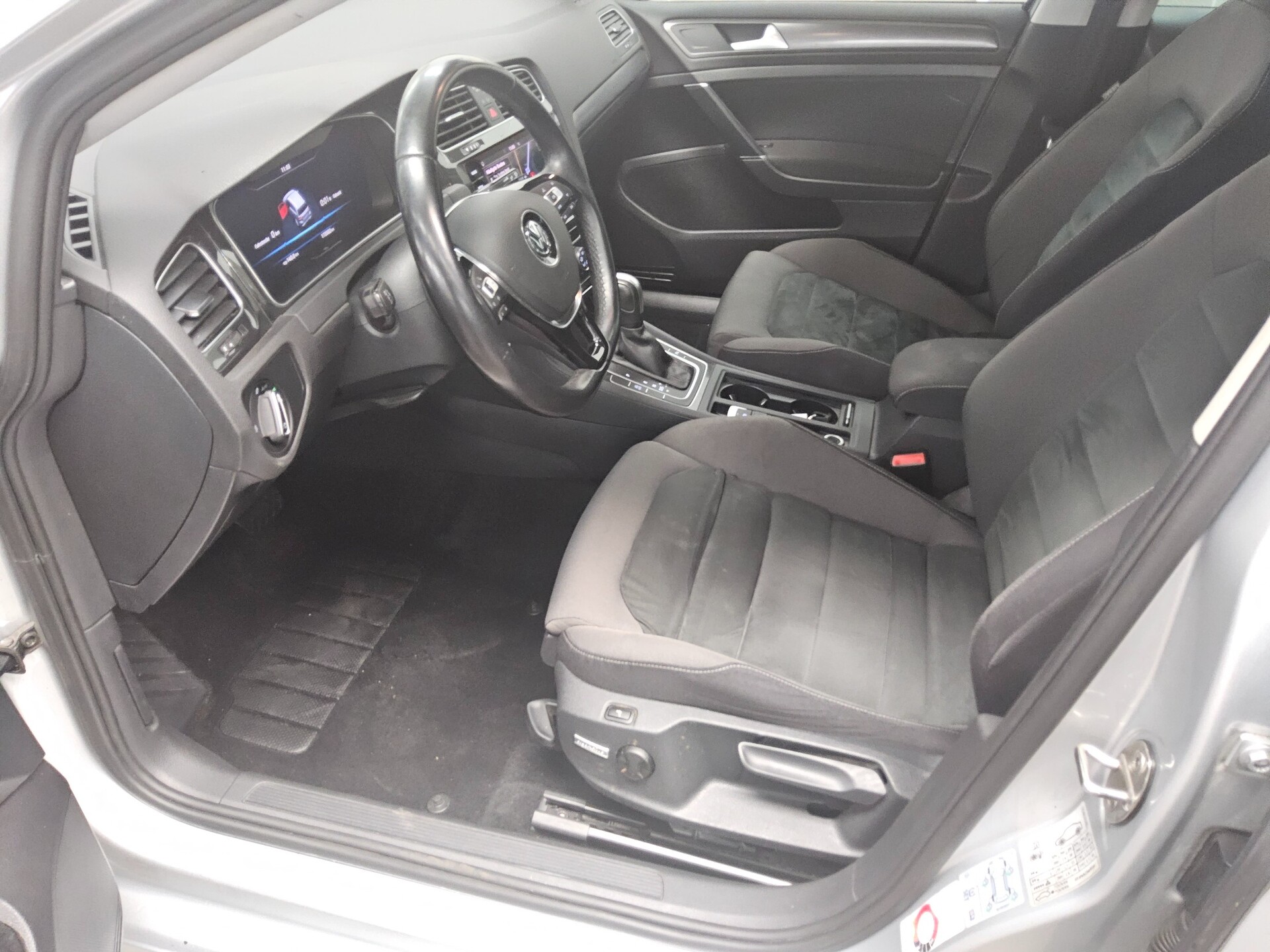 Volkswagen Golf-7 Var. 2.0 TDI Comf. Navi LED AID RFK 9