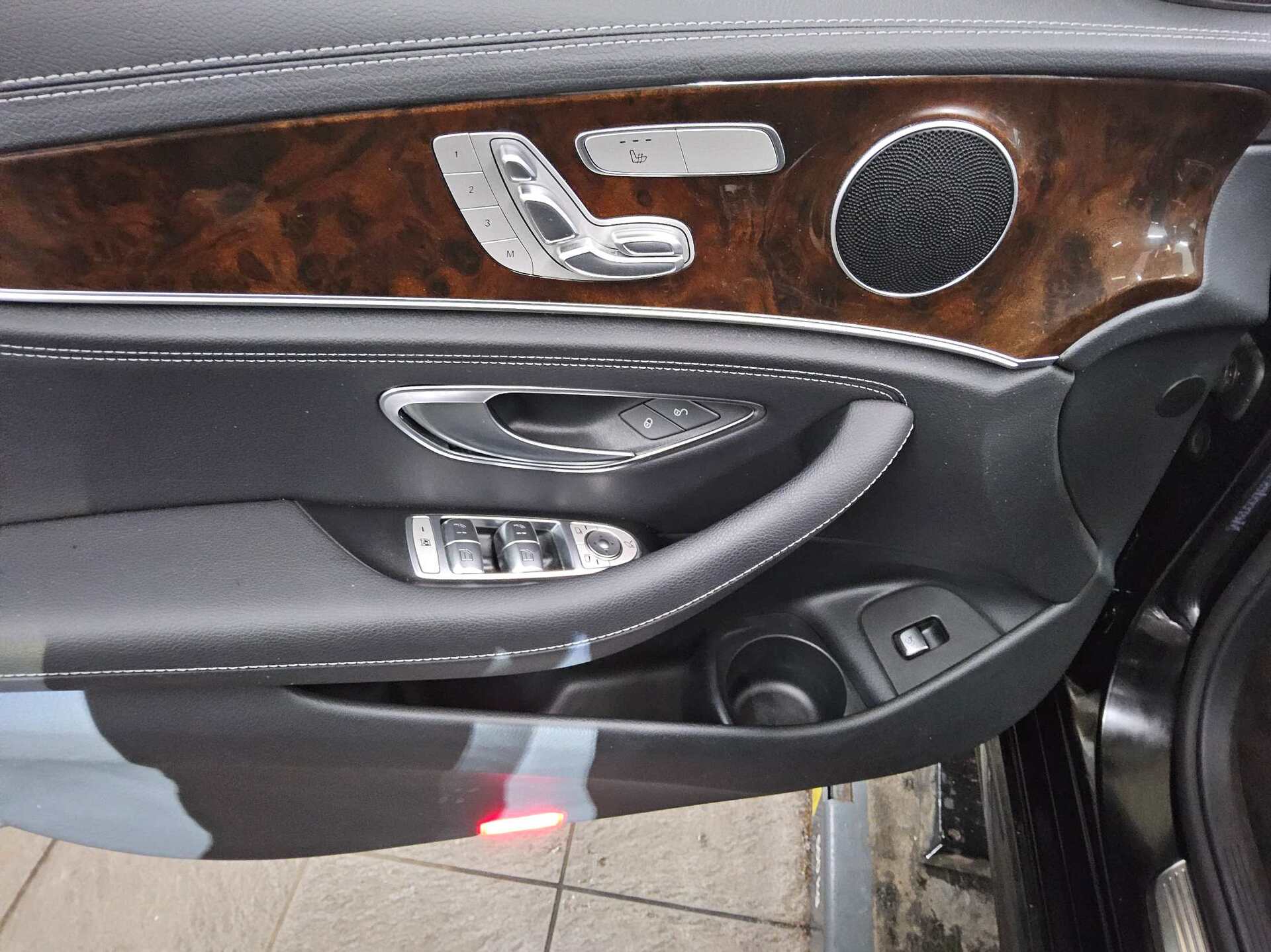 Mercedes-Benz E 300 T de 4M AMG-Line Navi LED Pano HuD 360° 10