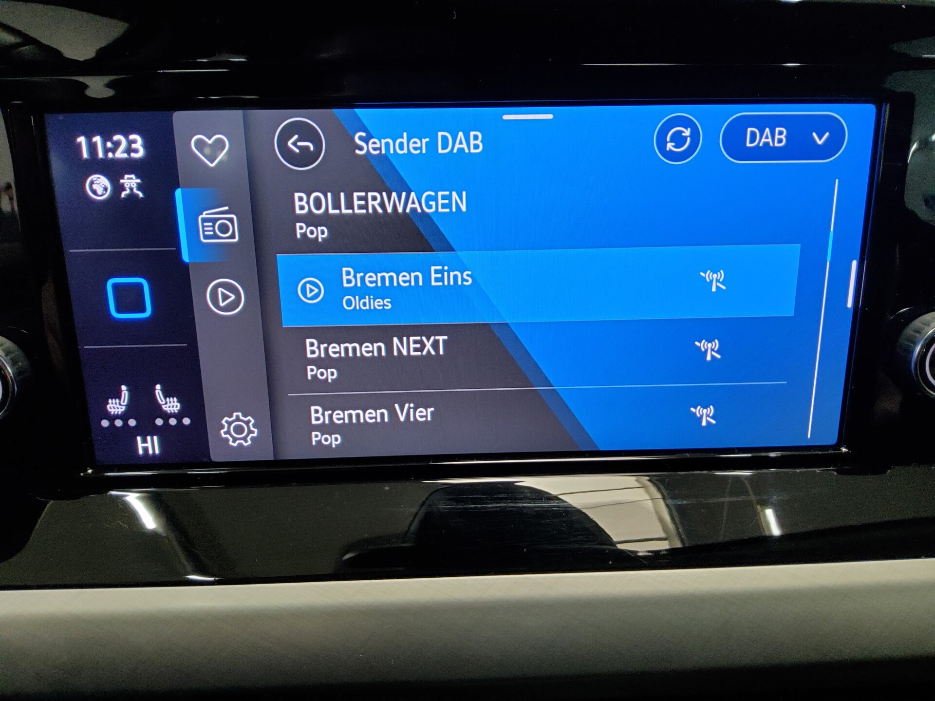 Volkswagen Golf-8 Var. 2.0 TDI Life LED AID ACC PDC 7