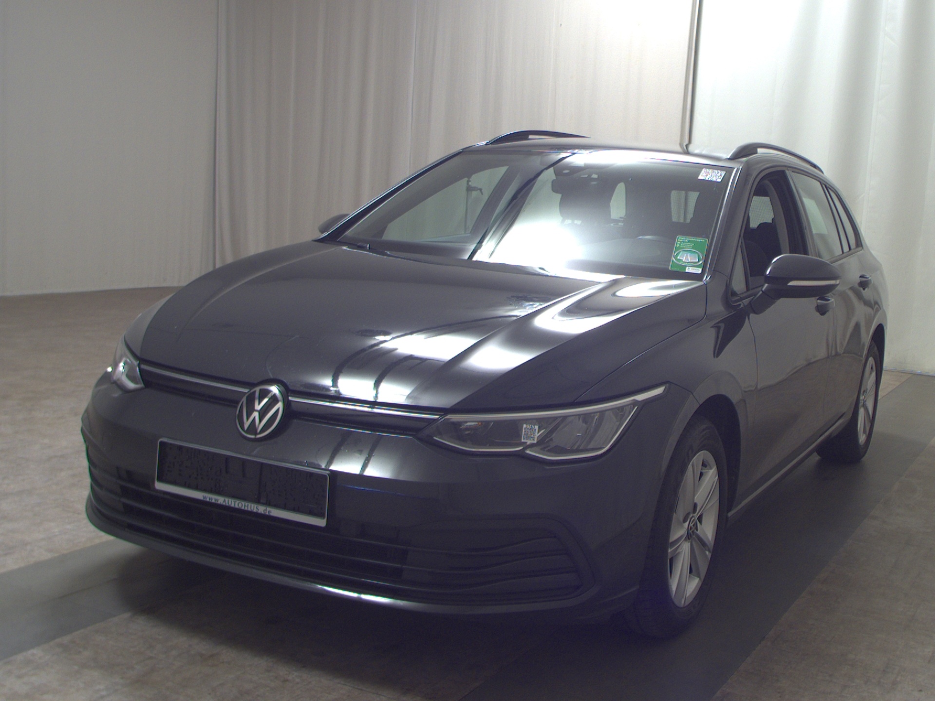 Volkswagen Golf-8 Var. 2.0 TDI Life LED AID ACC PDC 2
