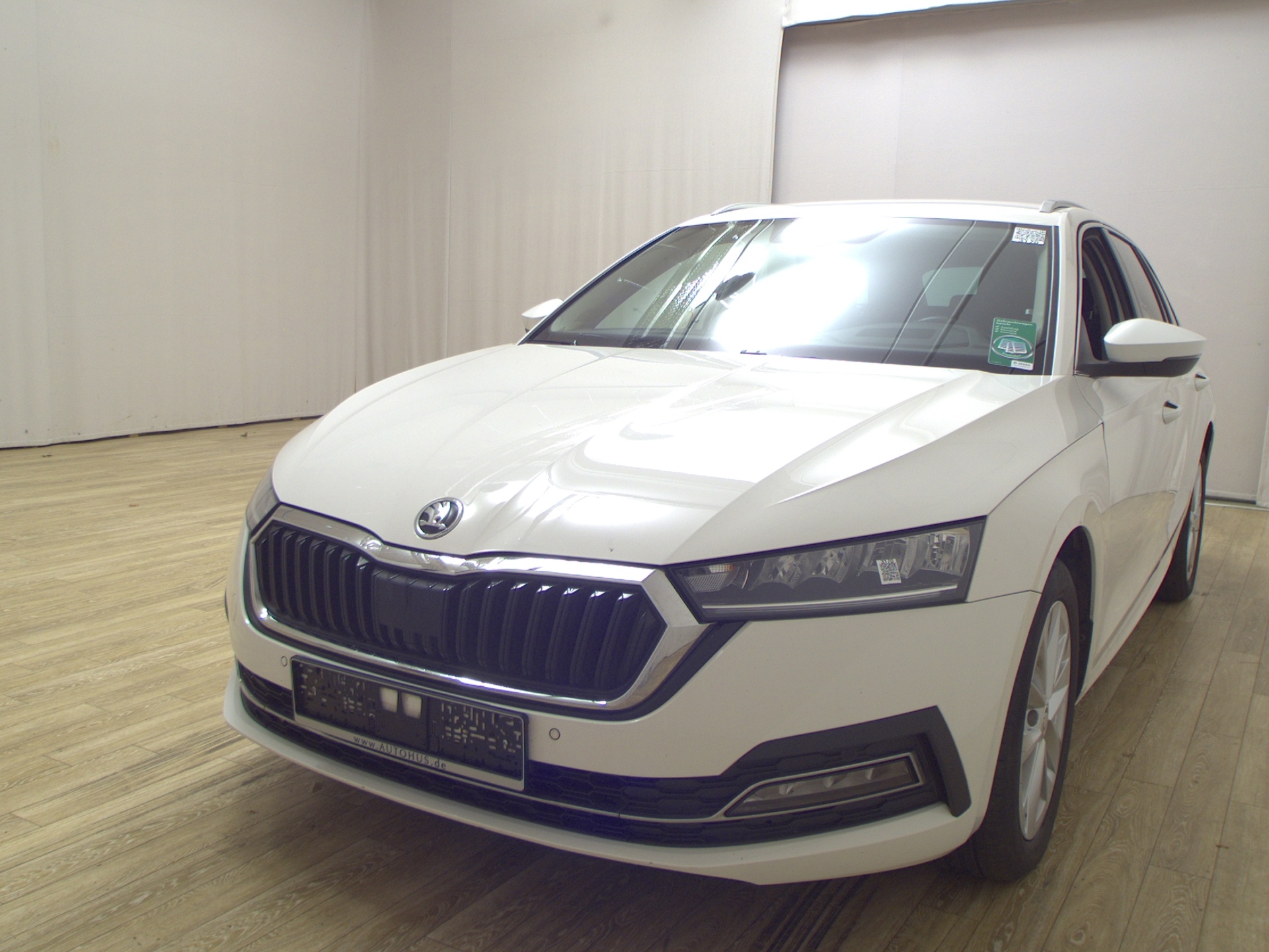 Skoda Octavia Kombi 2.0 TDI Style Navi LED ACC HuD AHK 2