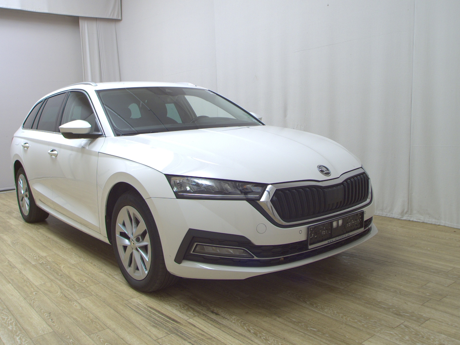 Skoda Octavia Kombi 2.0 TDI Style Navi LED ACC HuD AHK 3