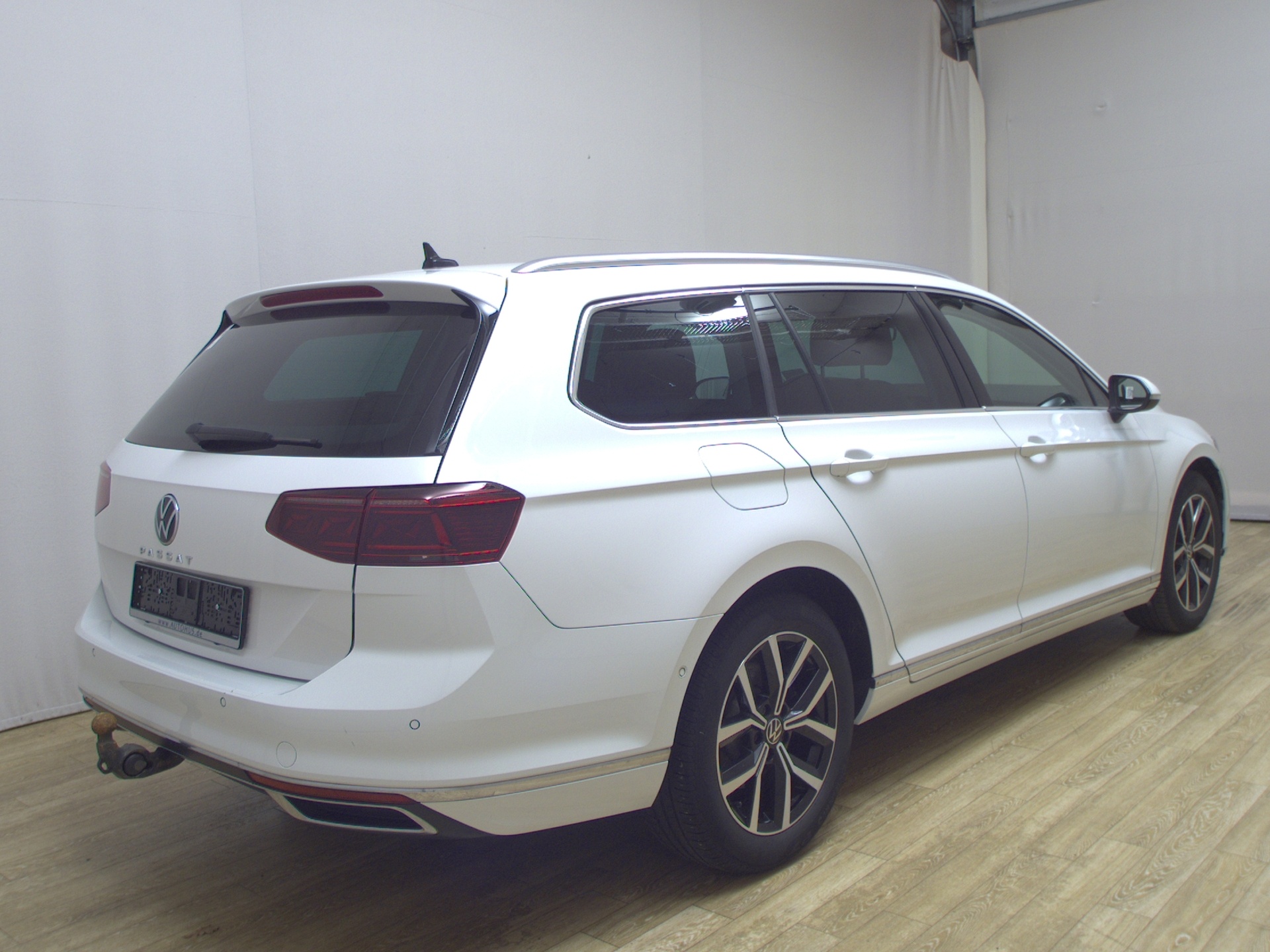 Volkswagen Passat Var. 2.0 TDI Elegance Leder Navi IQ.Light 4
