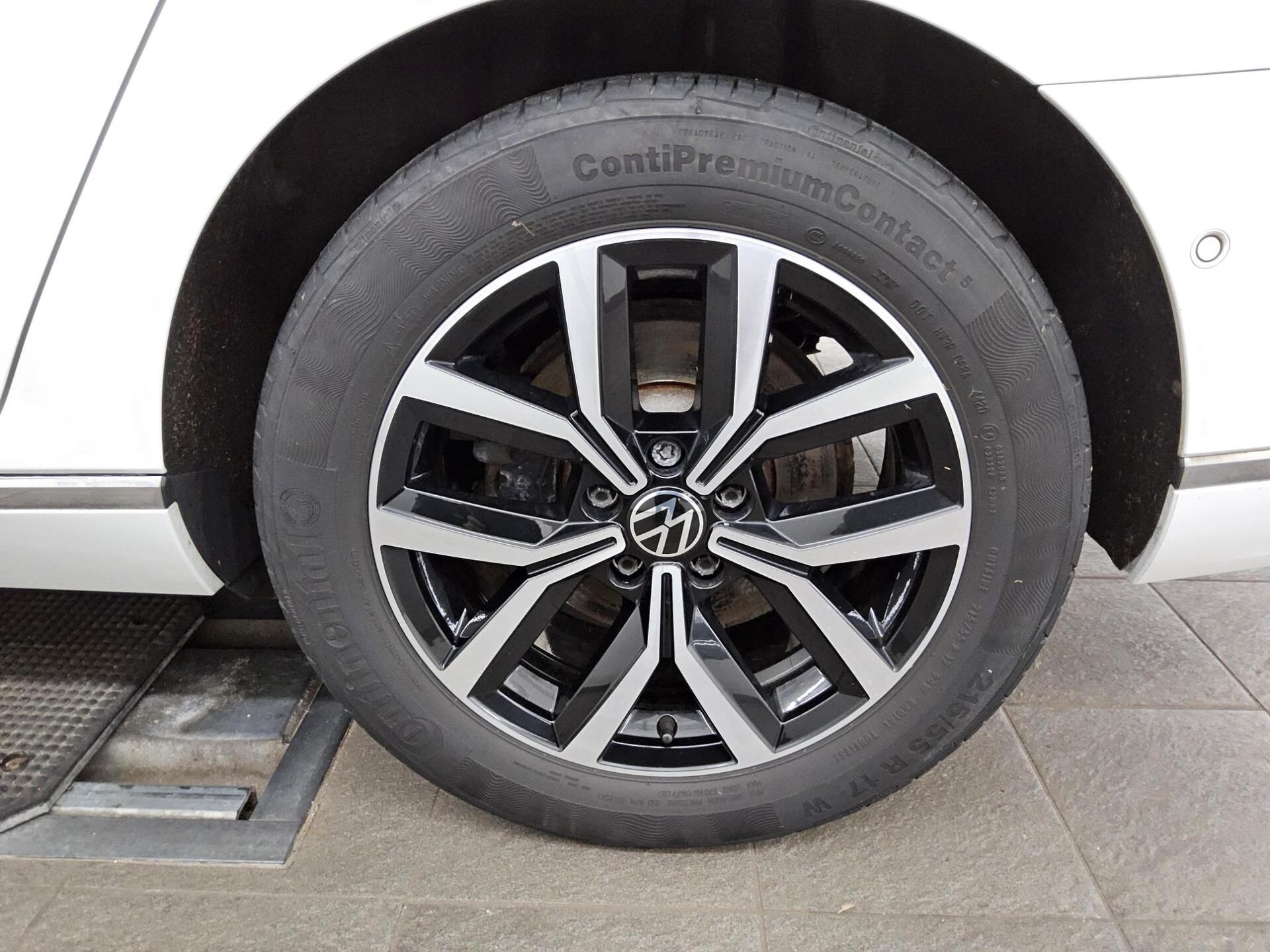 Volkswagen Passat Var. 2.0 TDI Elegance Leder Navi IQ.Light 10