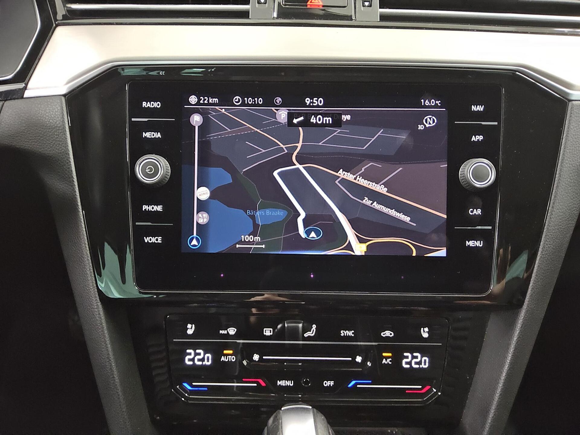 Volkswagen Passat Var. 2.0 TDI Elegance Leder Navi IQ.Light 7