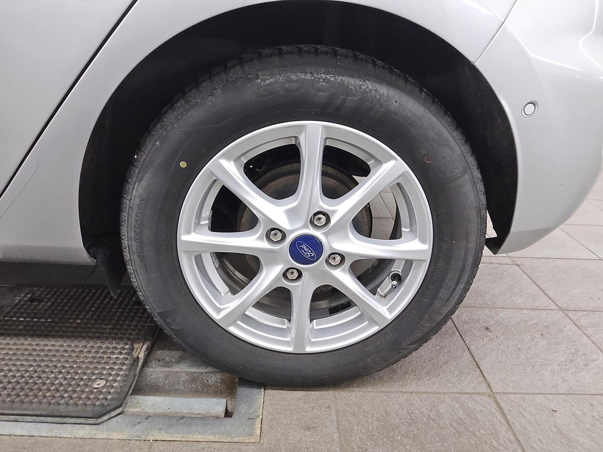 Ford Fiesta 1.0 EB Titanium X Navi LED ACC PDC SHZ 10