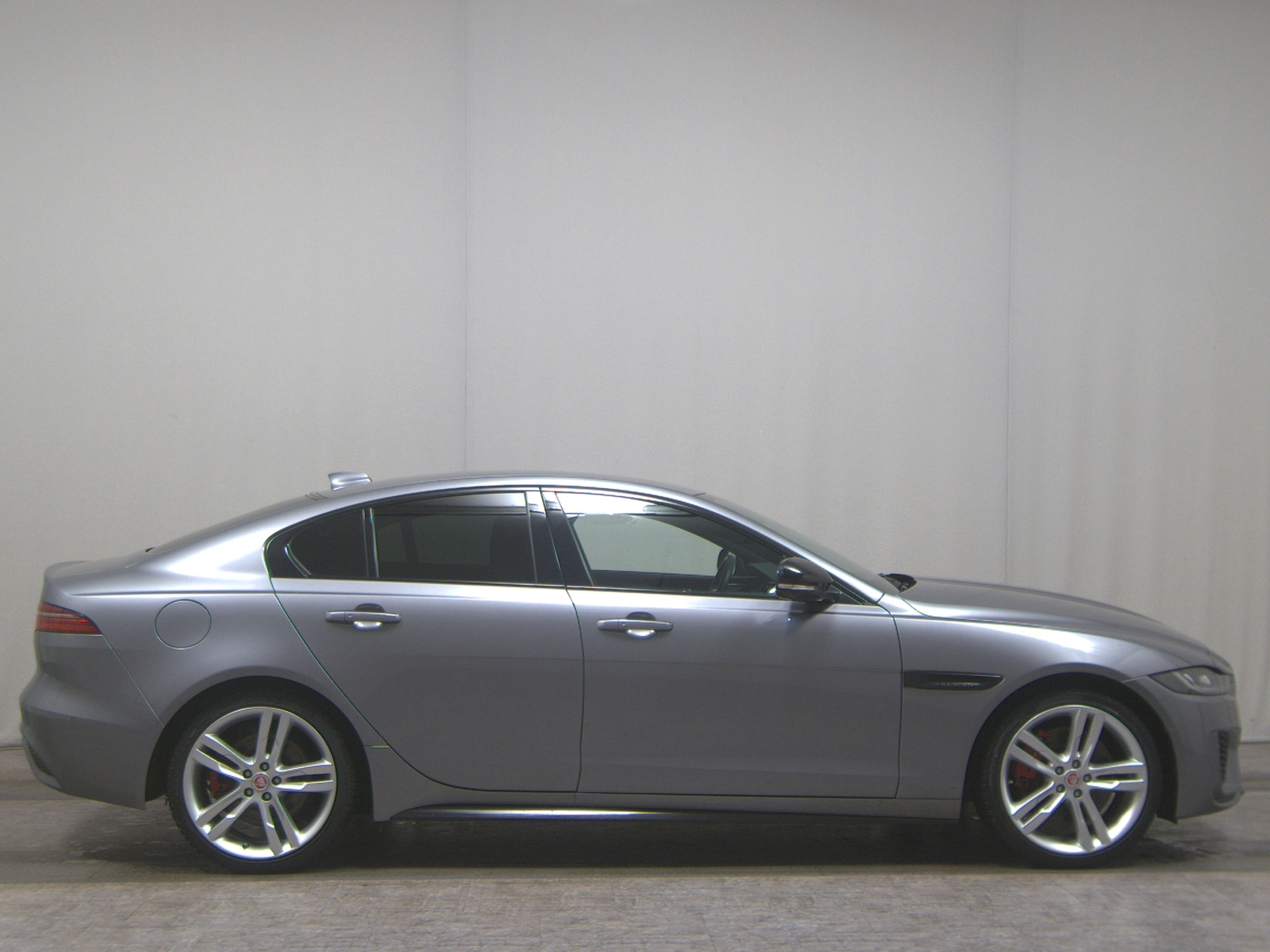 Jaguar XE R-Dynamic Black Navi LED 360°- Kamera