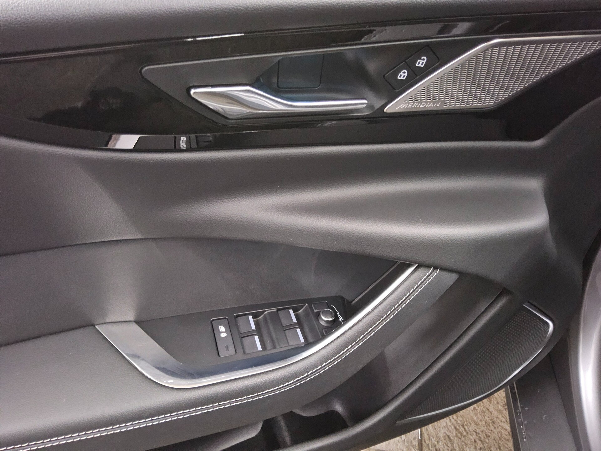 Jaguar XE R-Dynamic Black Navi LED 360°- Kamera 9