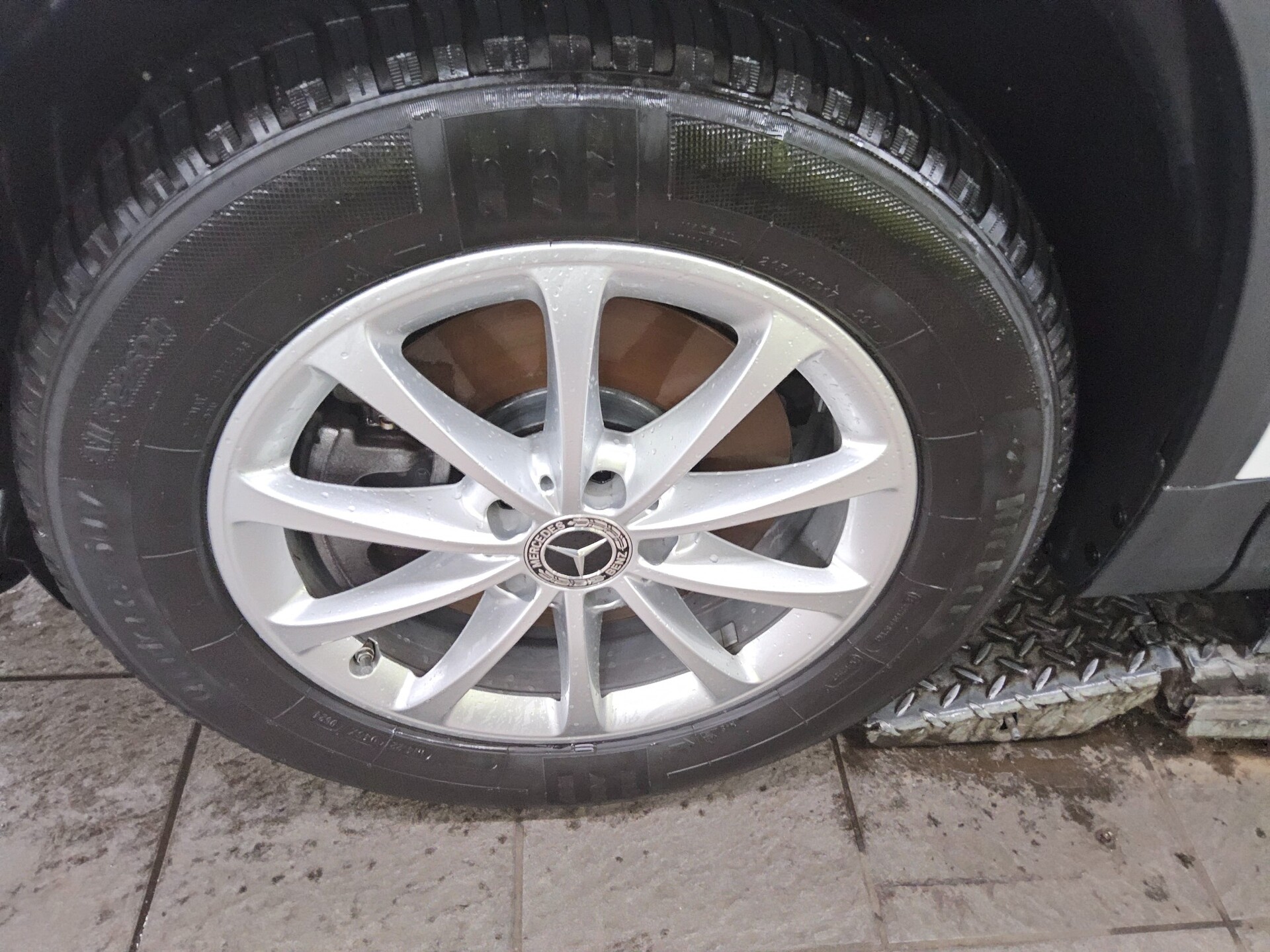 Mercedes-Benz GLA 250 e Style T-Leder Navi LED RfK Distronic+ 11