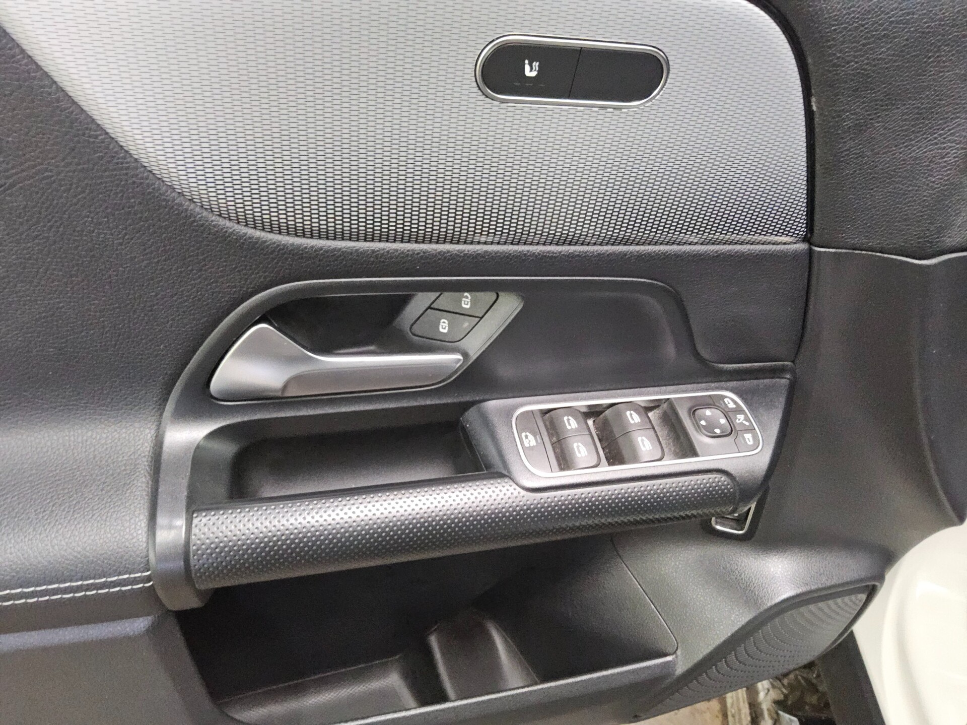 Mercedes-Benz GLA 250 e Style T-Leder Navi LED RfK Distronic+ 10