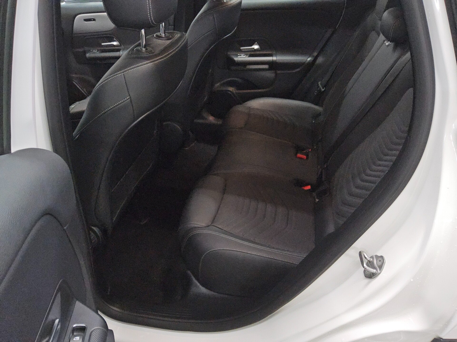 Mercedes-Benz GLA 250 e Style T-Leder Navi LED RfK Distronic+ 13